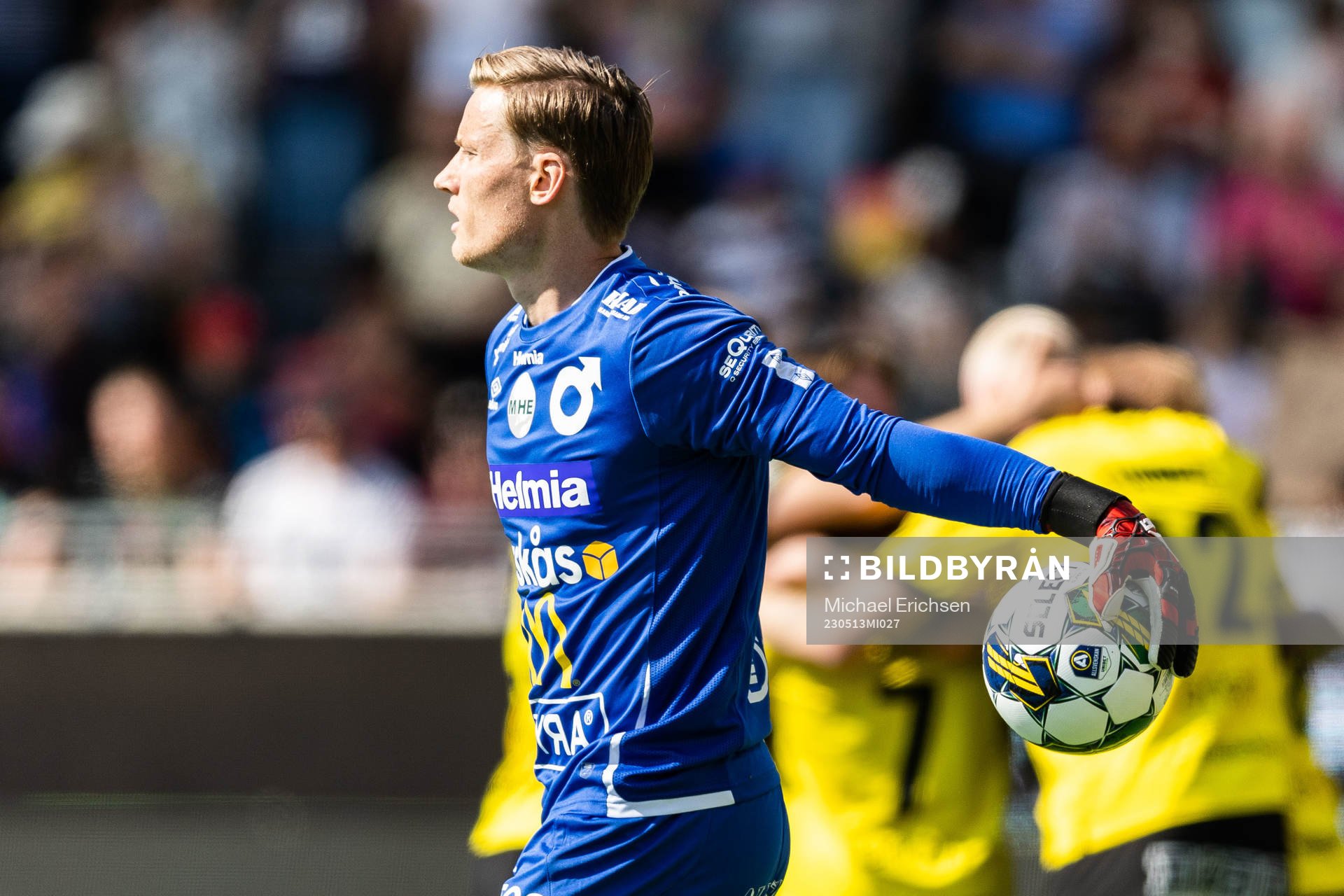 Degerfors målvakt Sondre Lovseth Rossbach deppar