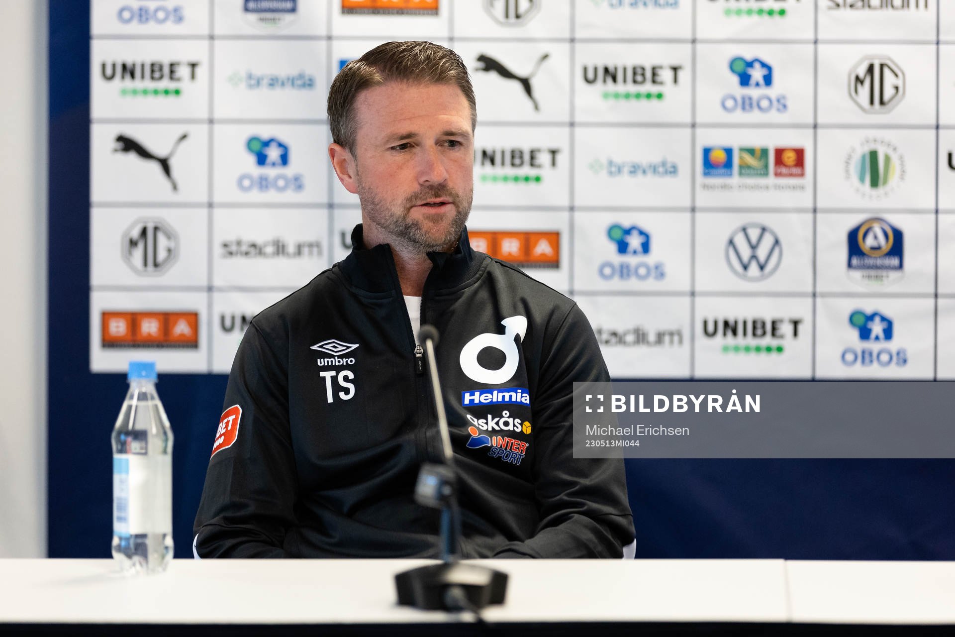 Degerfors tränare Tobias Solberg på presskonferensen