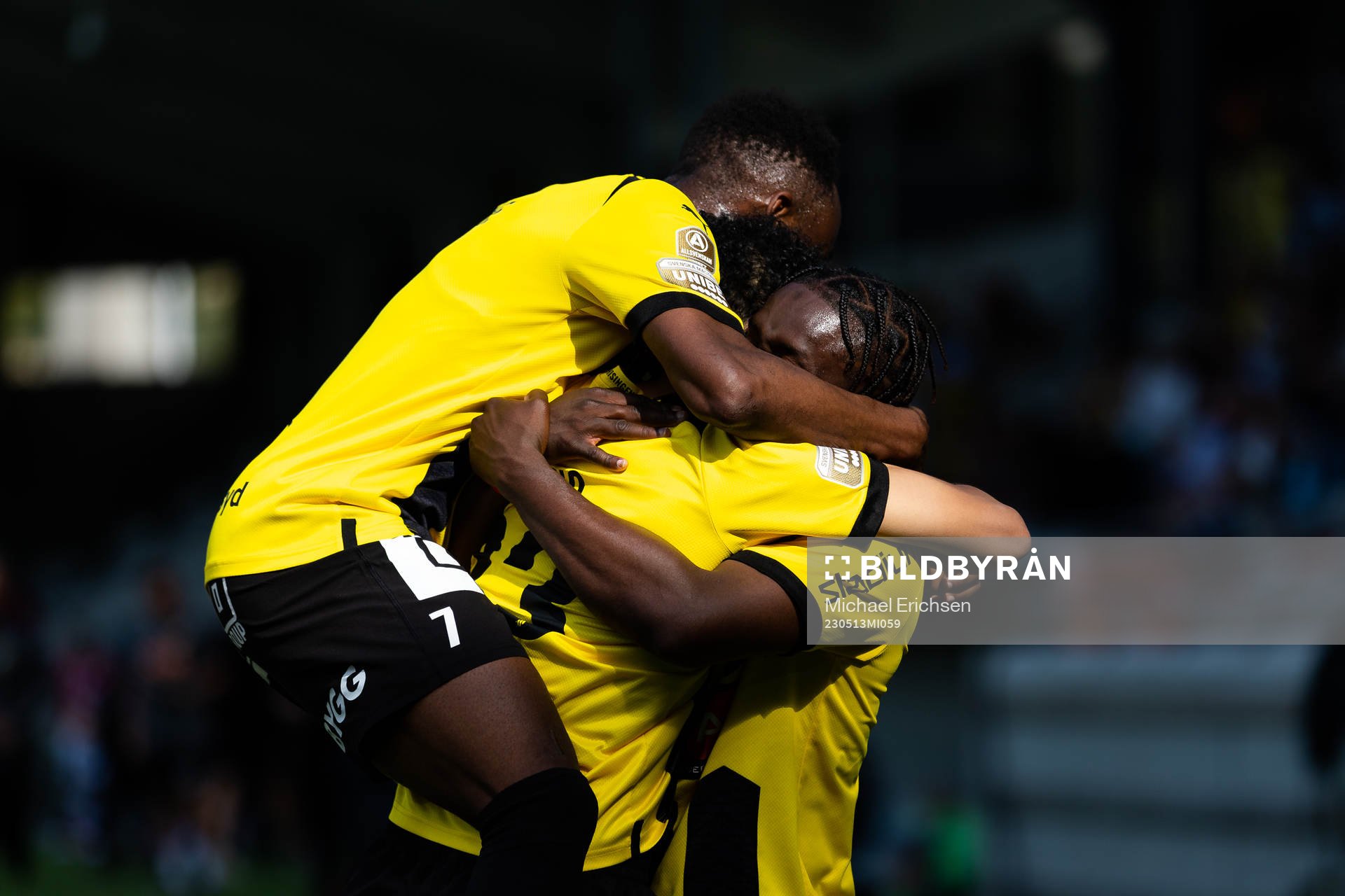 Häckens Momodou Lamin Sonko jublar med Benie Adama Traore