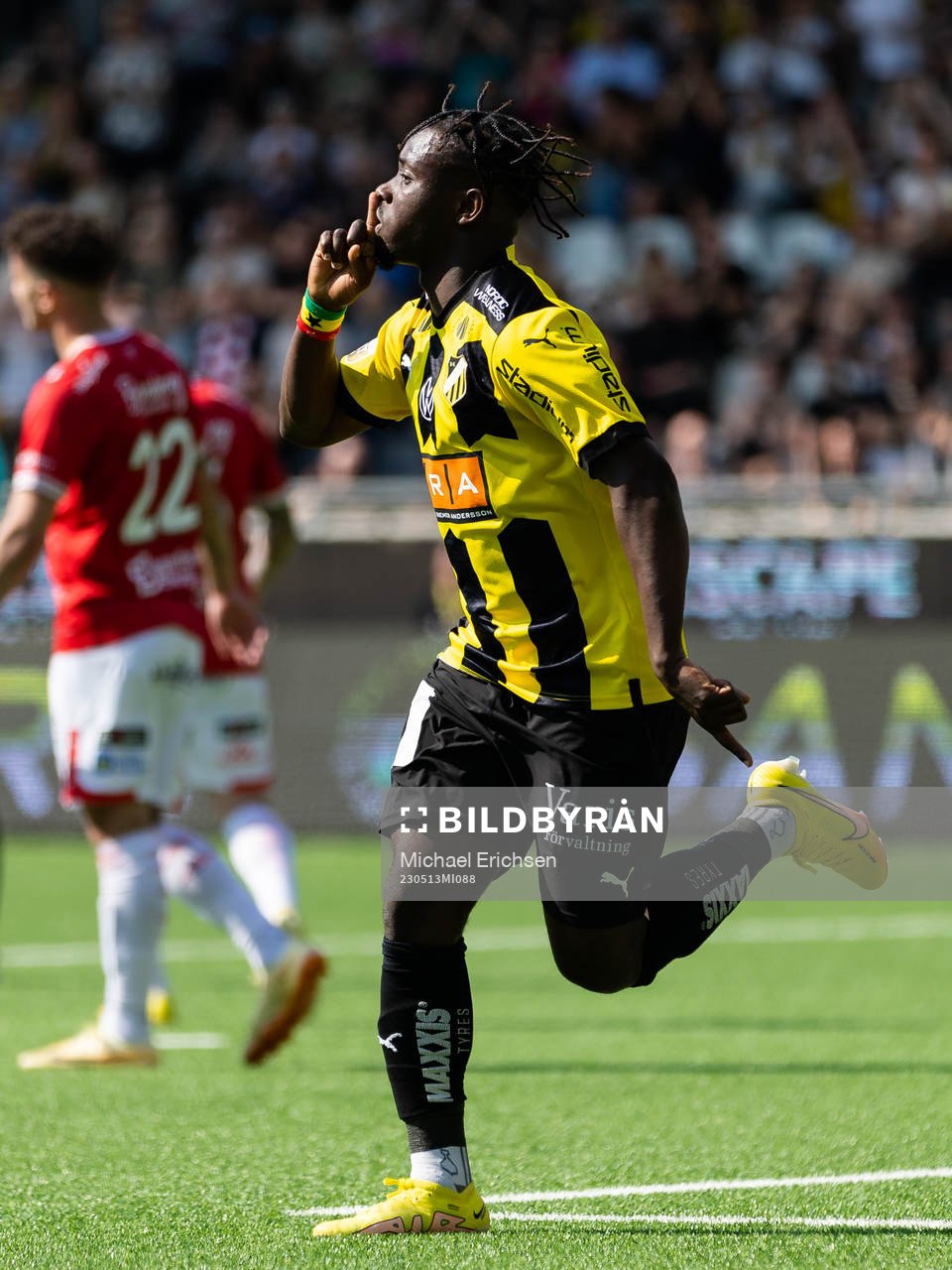 Häckens Ibrahim Sadiq jublar