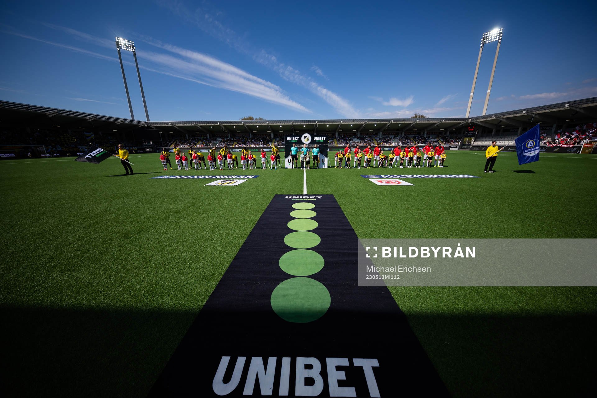 Lagen på line up innan fotbollsmatchen i Allsvenskan