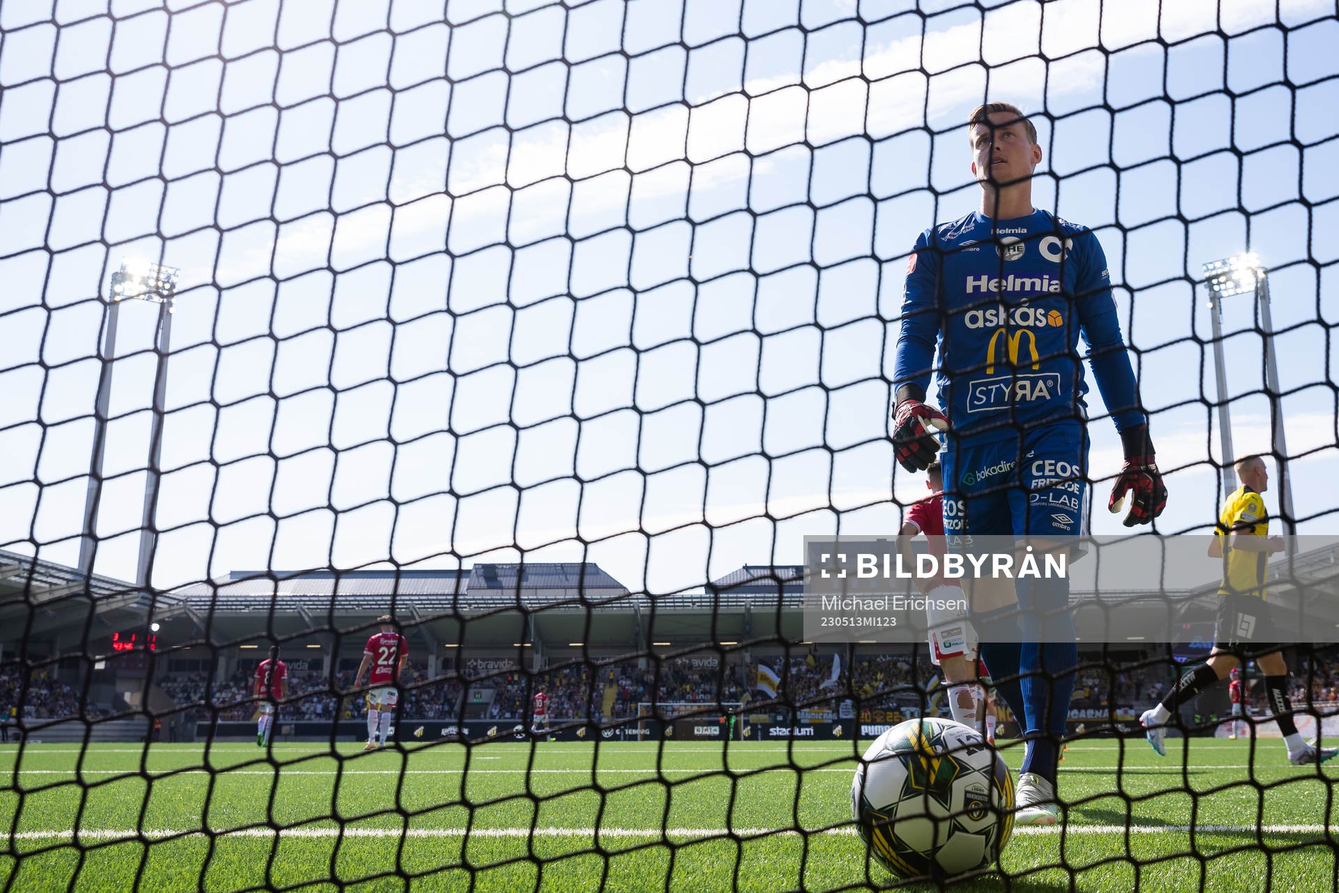 Degerfors målvakt Sondre Lovseth Rossbach deppar
