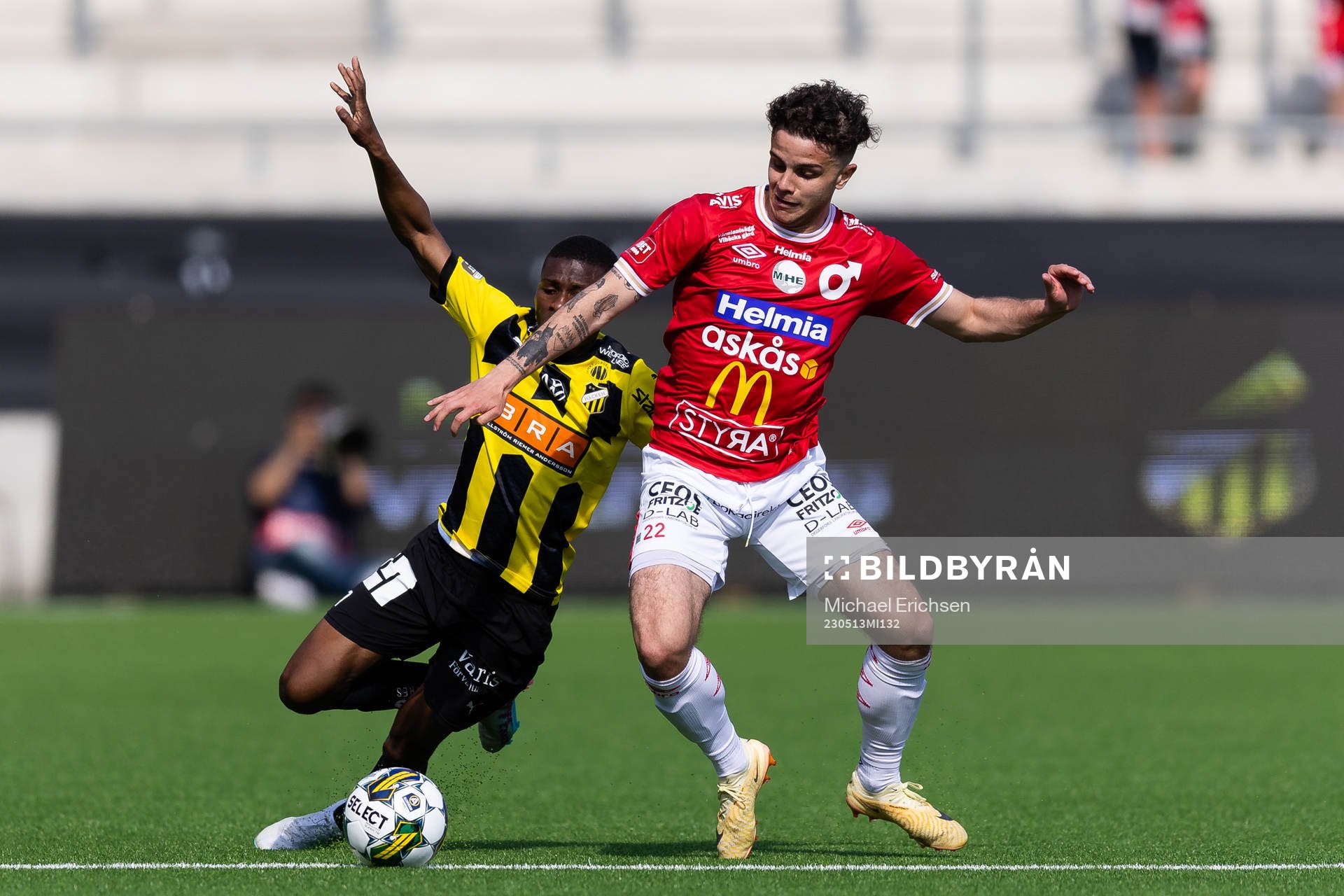 Häckens Akoua Romeo Amane och Degerfors Justin Salmon