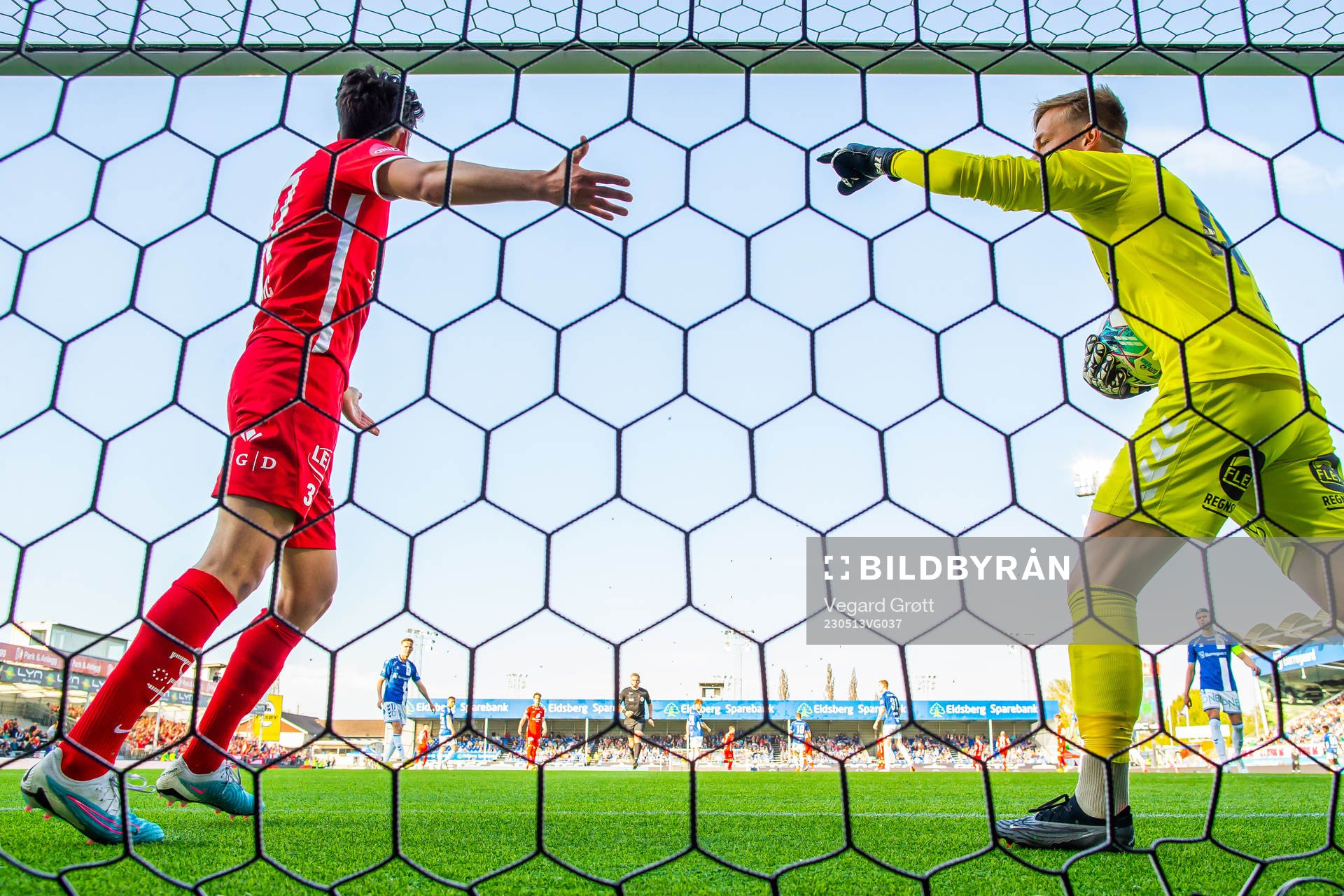 David Tufekcic of Brann and goalkeeper Leander Øy of