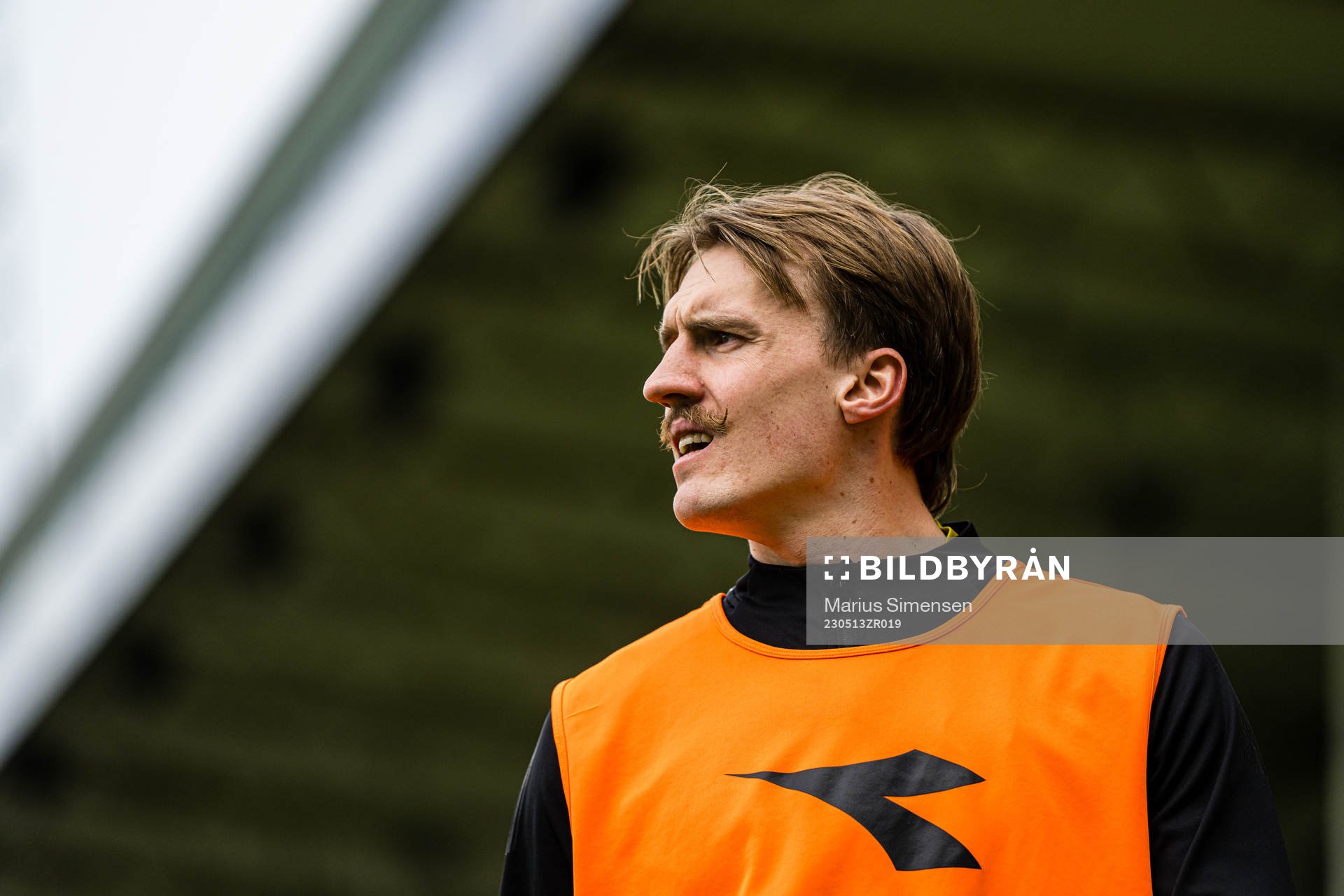 Runar Espejord of Bodø/Glimt warms up