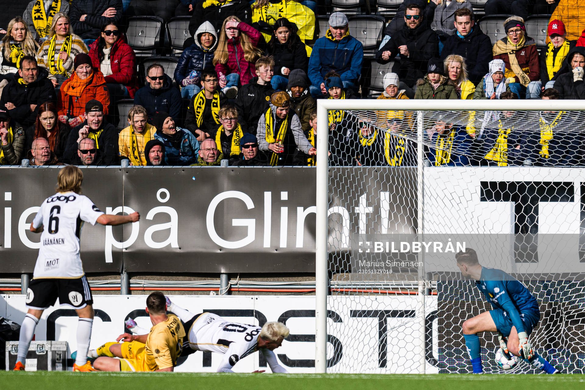 Kristall Mani Ingason of Rosenborg scores the 2-2 goal