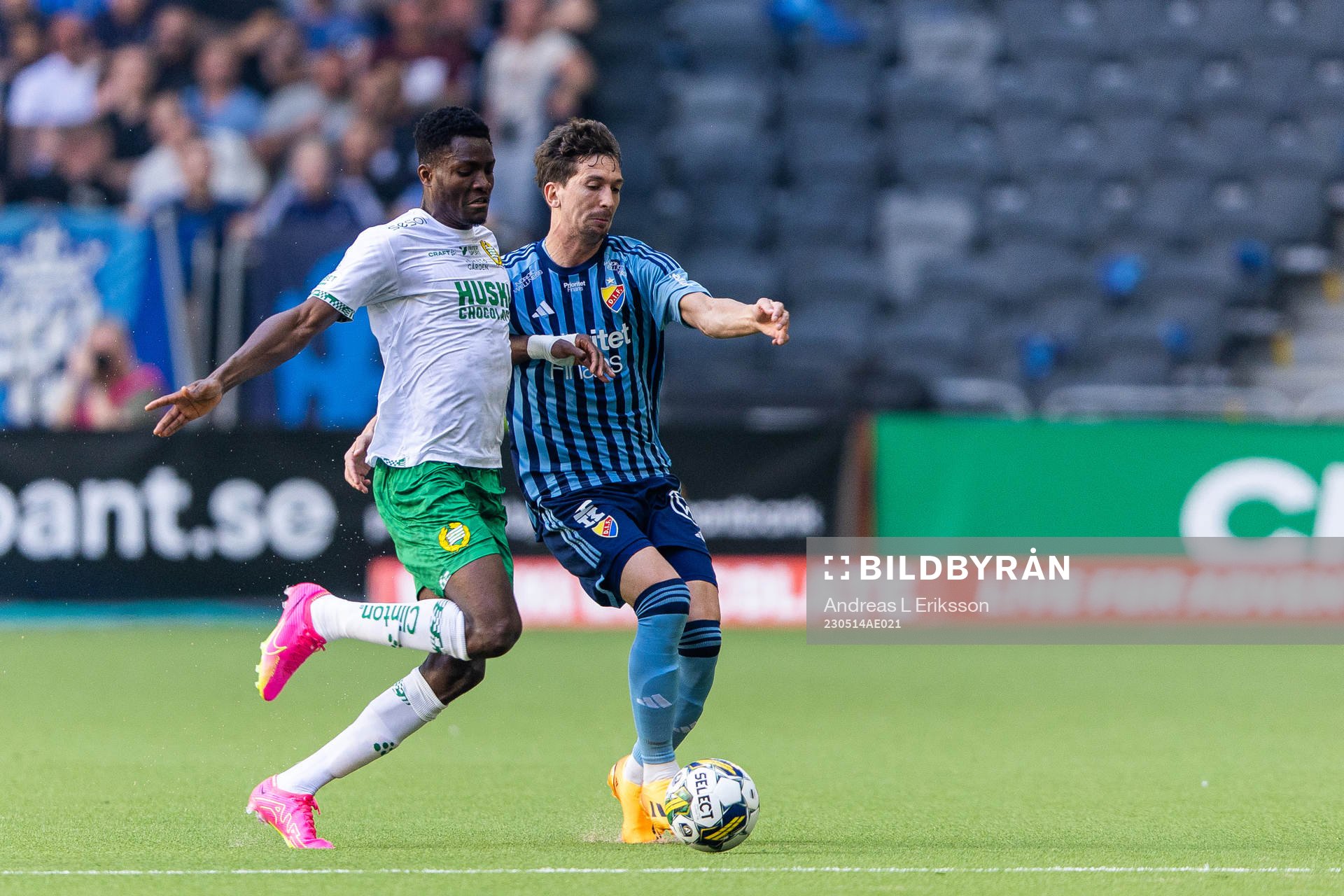 Hammarbys Nathaniel Adjei och Djurgårdens Gustav Wikheim