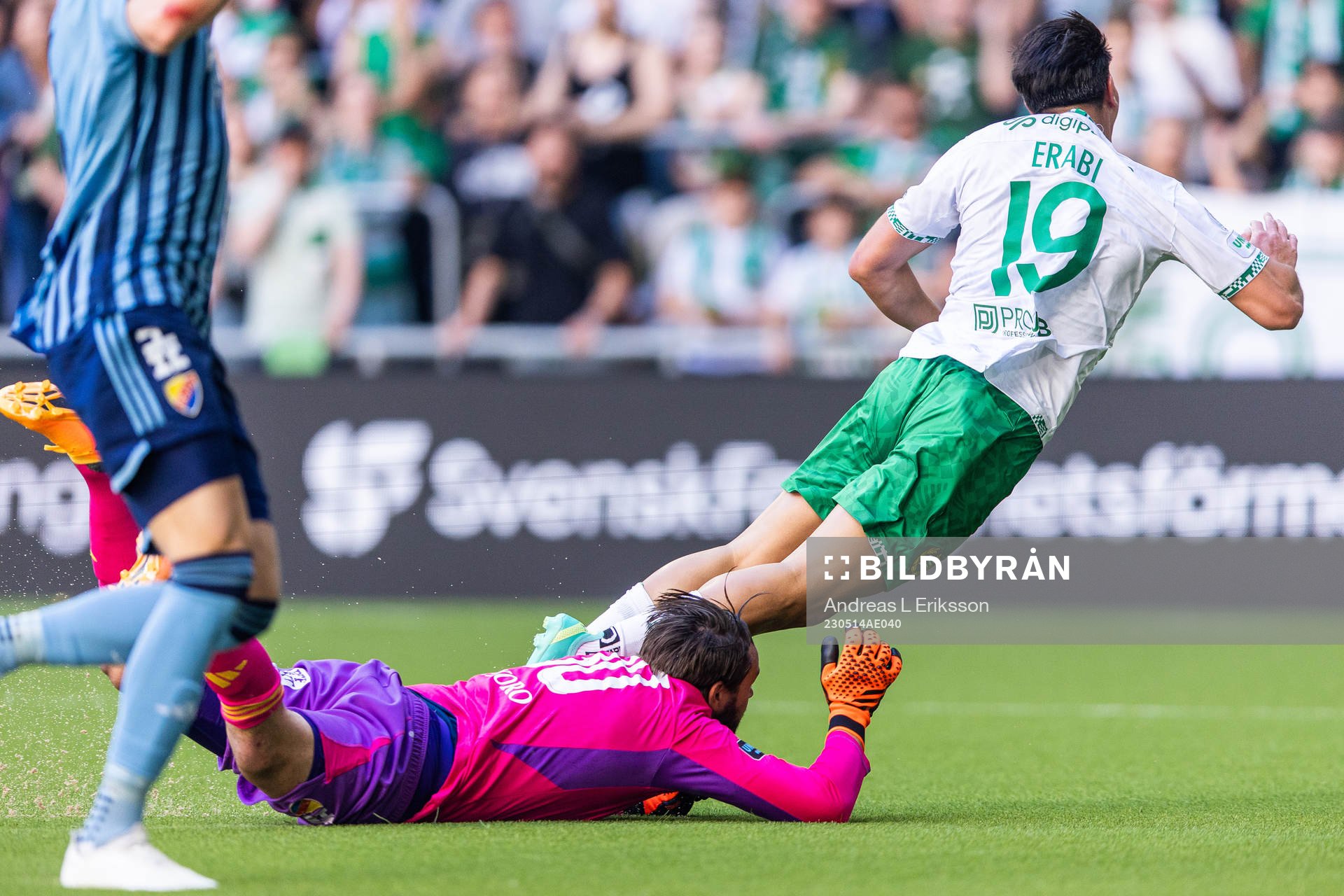 Djurgårdens målvakt Tommi Vaiho fäller Hammarbys Jusef