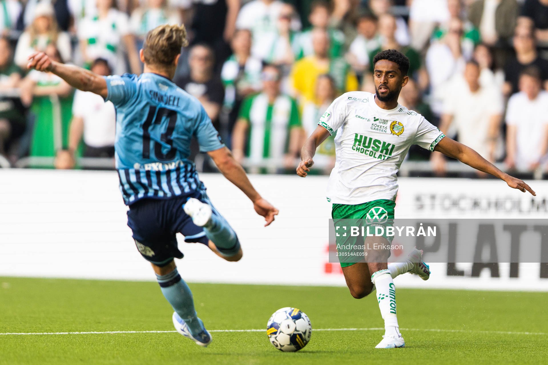 Djurgårdens Hampus Finndell och Hammarbys Tesfaldet Tekie