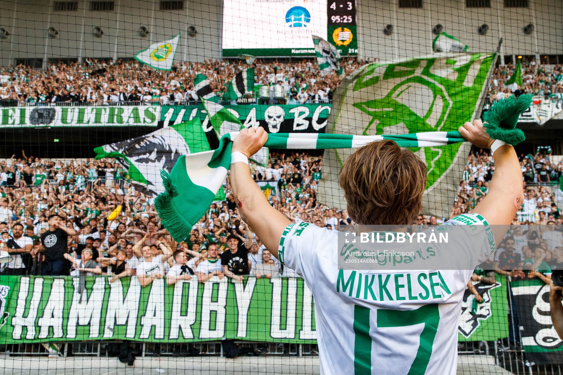 Hammarbys August Mikkelsen jublar efter fotbollsmatchen i Allsvenskan mellan Hammarby och Djurgården den 14 maj 2023 i Stockholm. 