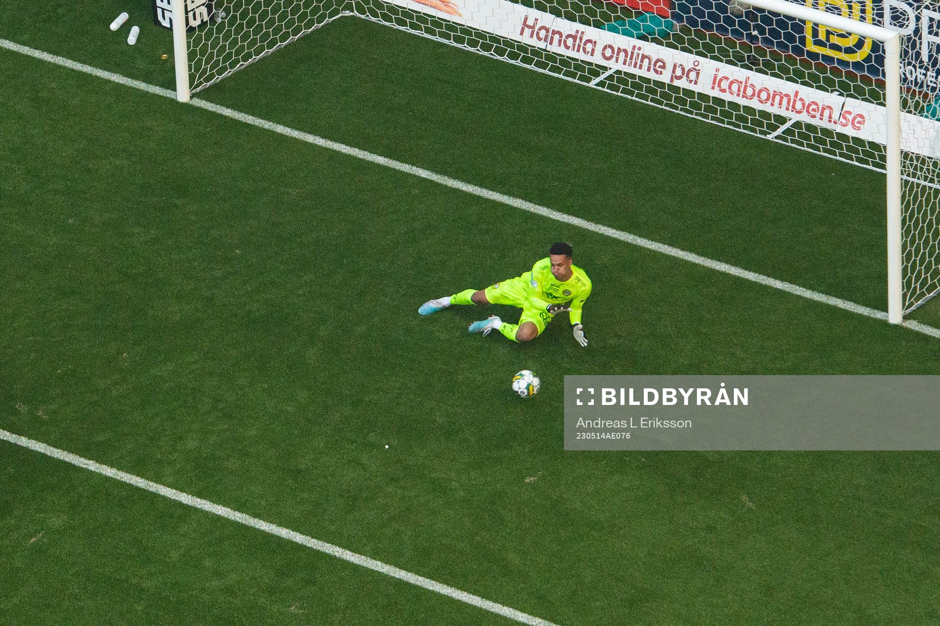 Hammarbys målvakt Oliver Dovin