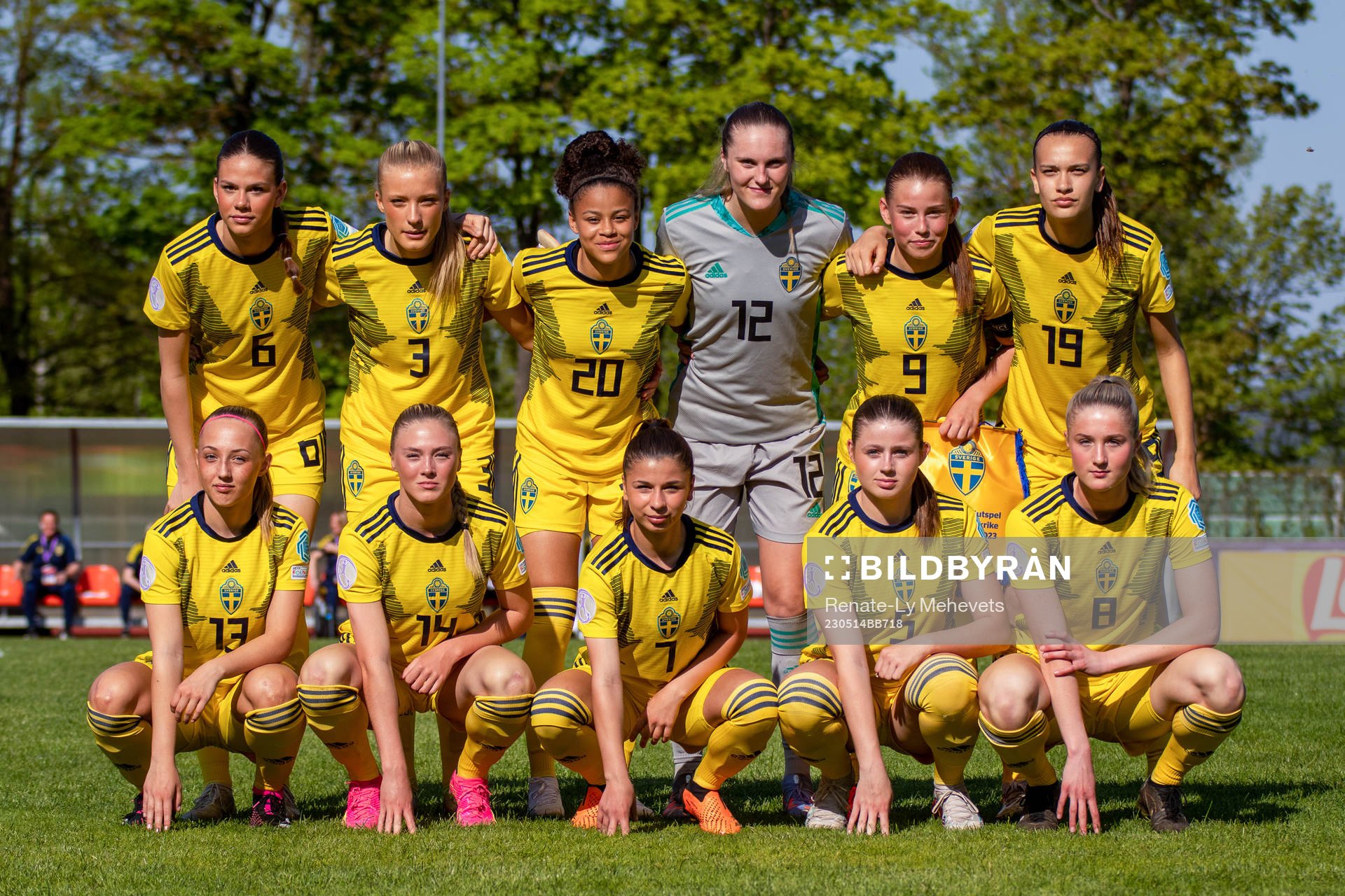 The starting eleven of Sweden poses for a photo