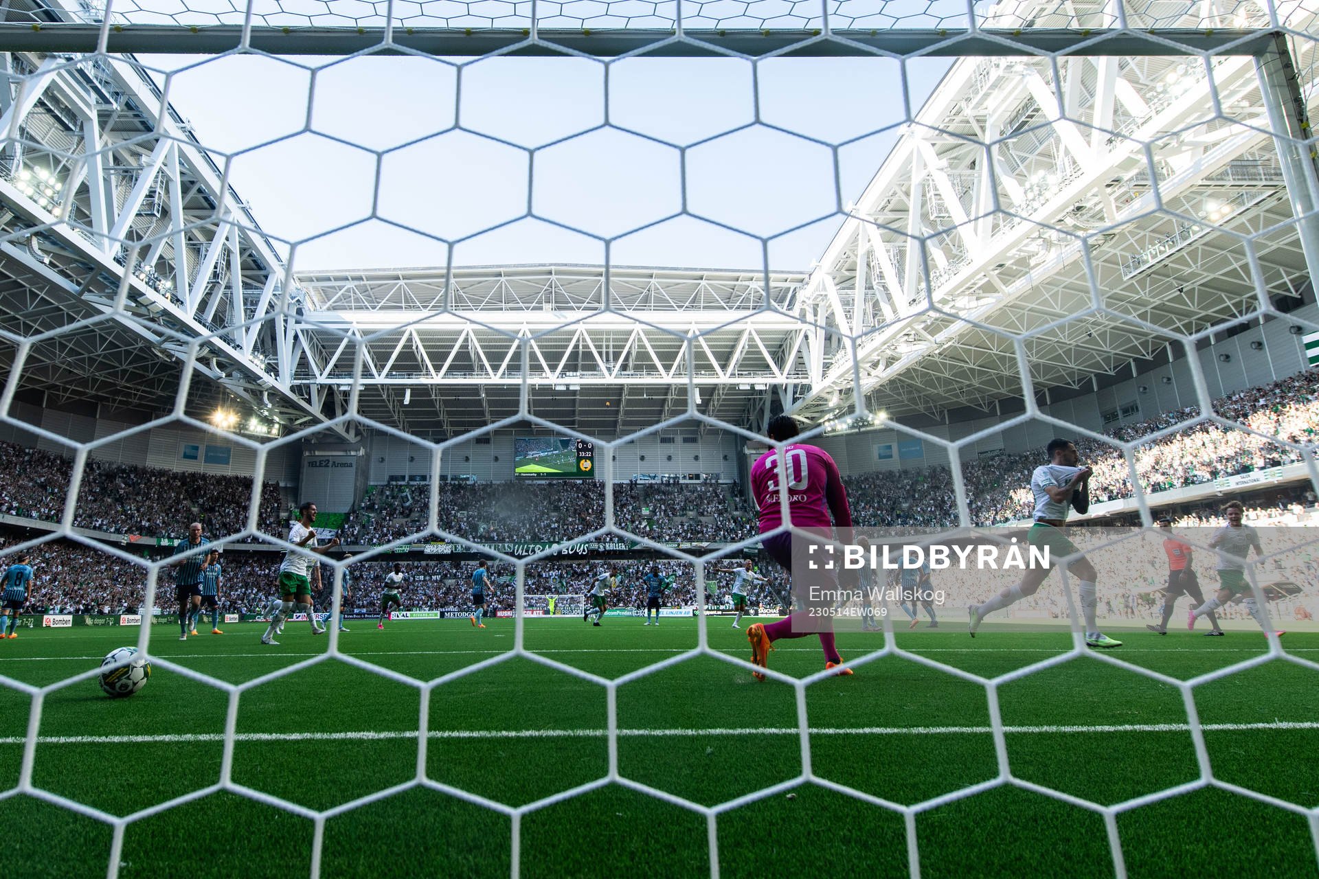 Hammarbys Nahir Besara jublar