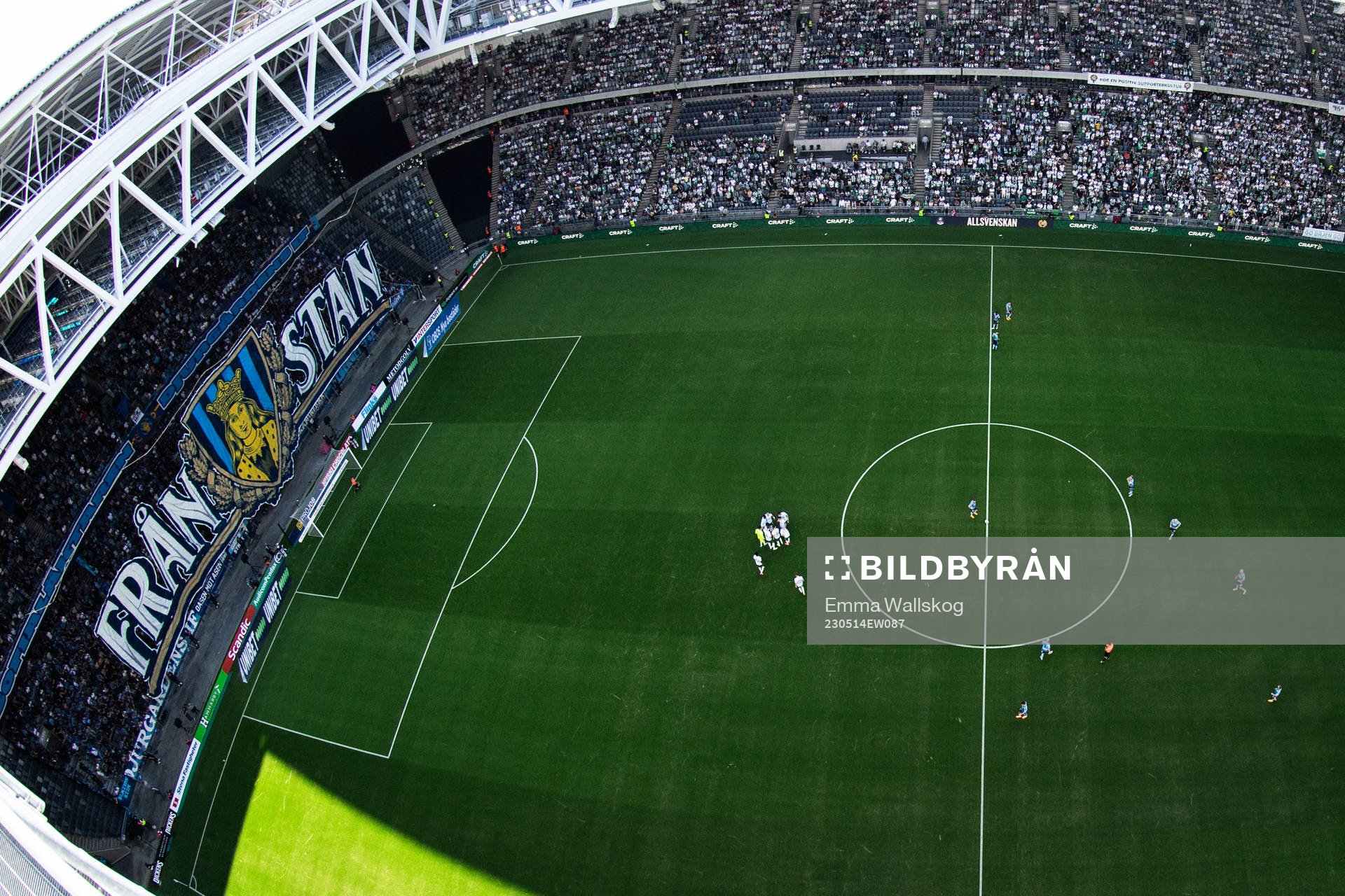 Djurgårdens supportrar med tifo