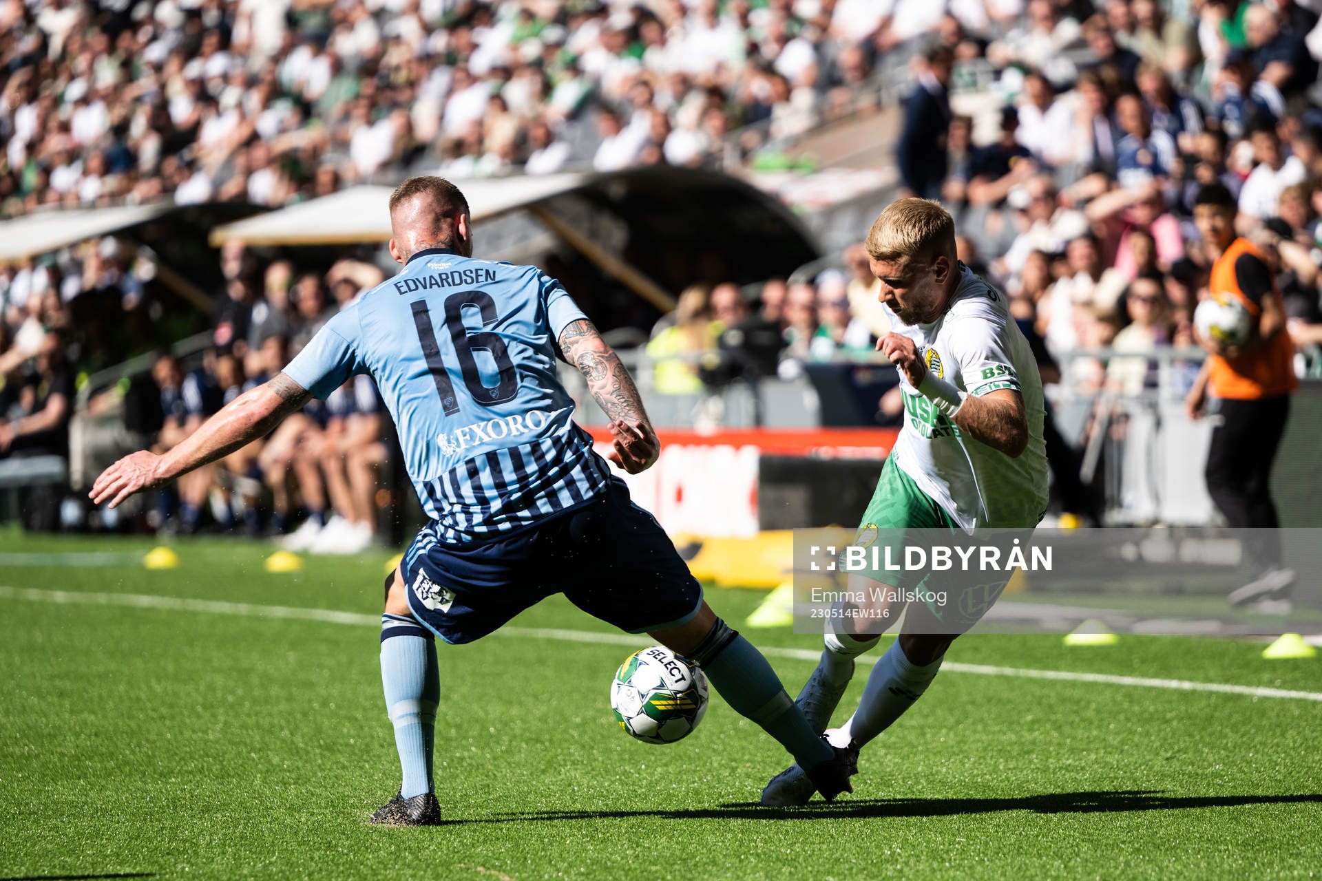 Djurgårdens Victor Edvardsen och Hammarbys Simon Strand