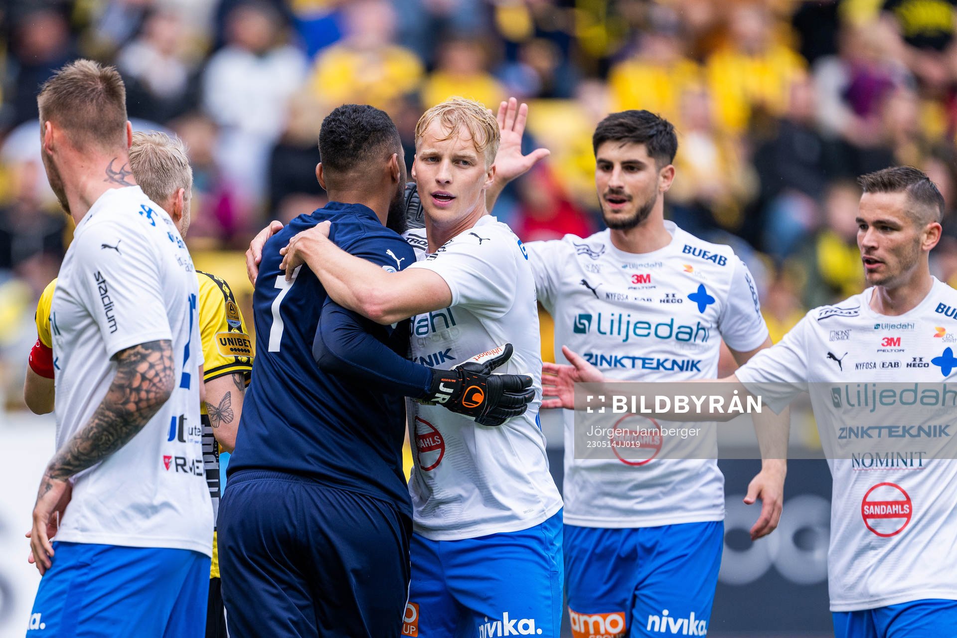 Värnamos målvakt Jonathan Ursin Rasheed jublar med
