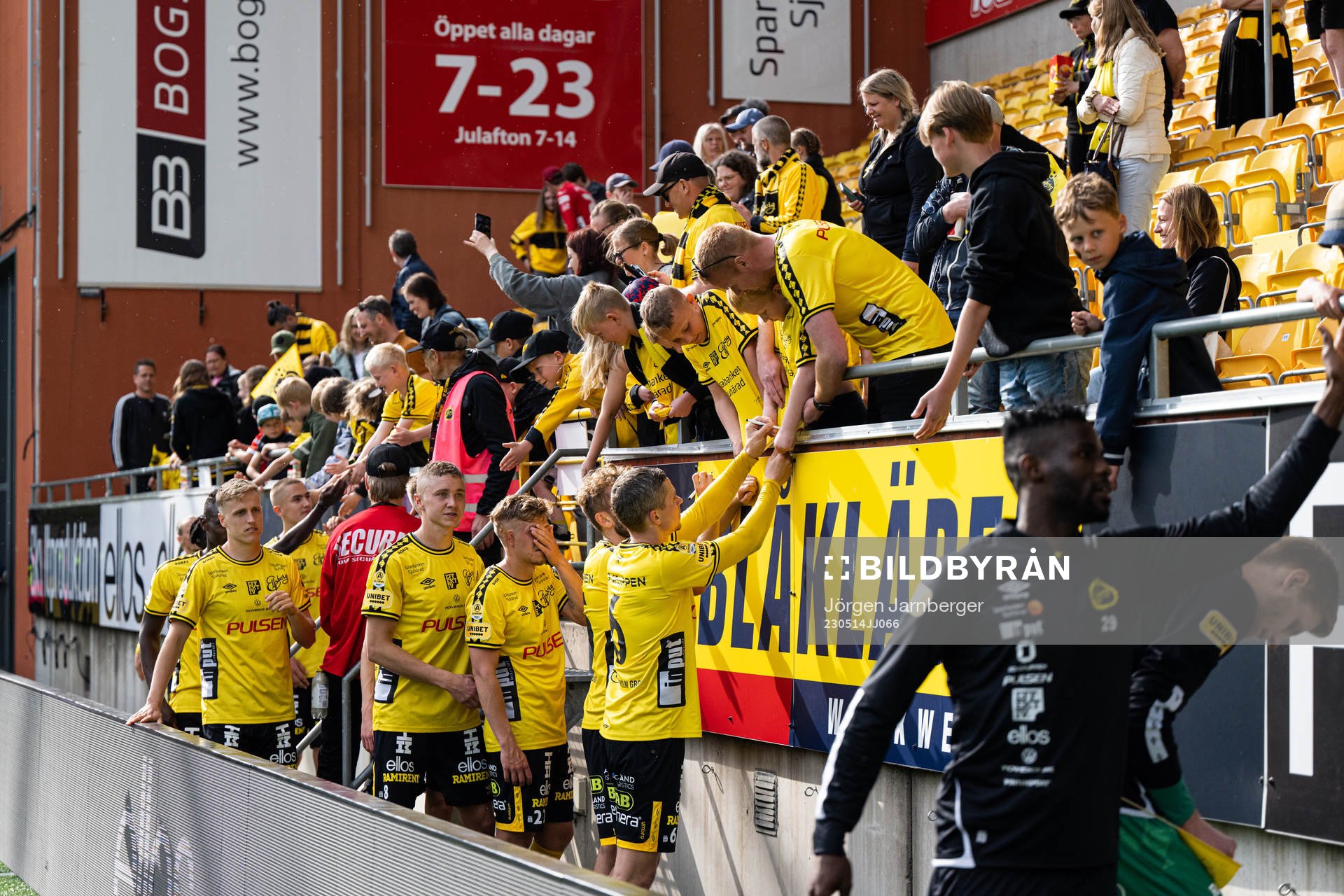 Elfsborgs spelare tackar publiken
