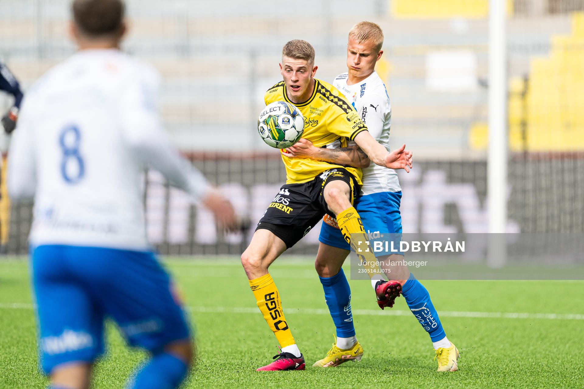 Elfsborgs Alexander Bernhardsson och Värnamos Viktor Bergh