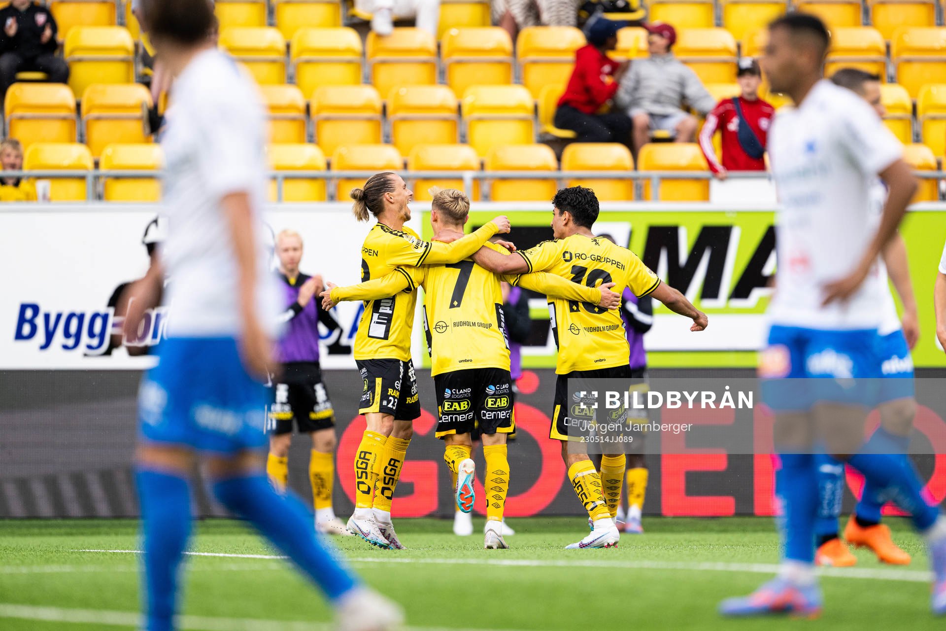 Elfsborgs Jacob Ondrejka jublar med Niklas Hult och Ahmed