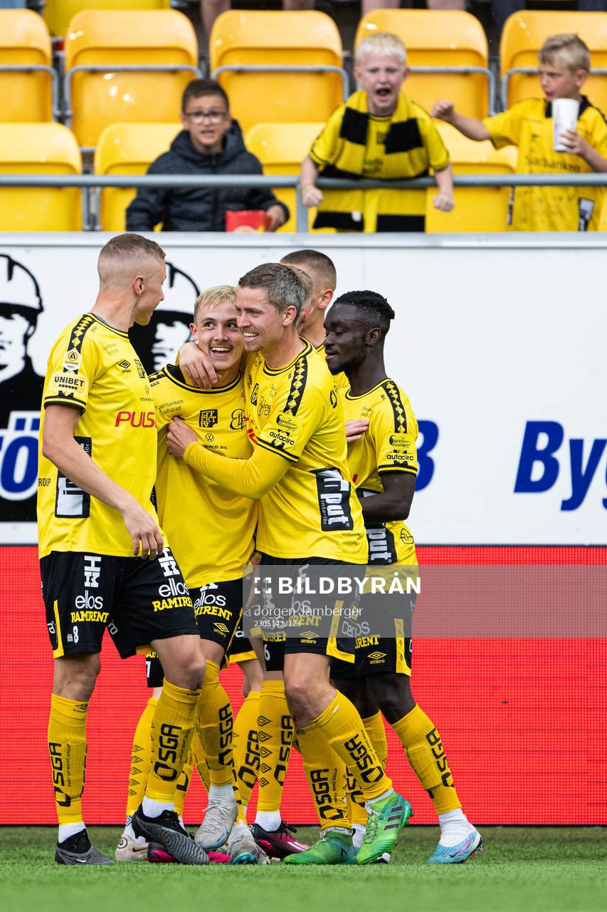 Elfsborgs Jacob Ondrejka jublar med lagkamrater