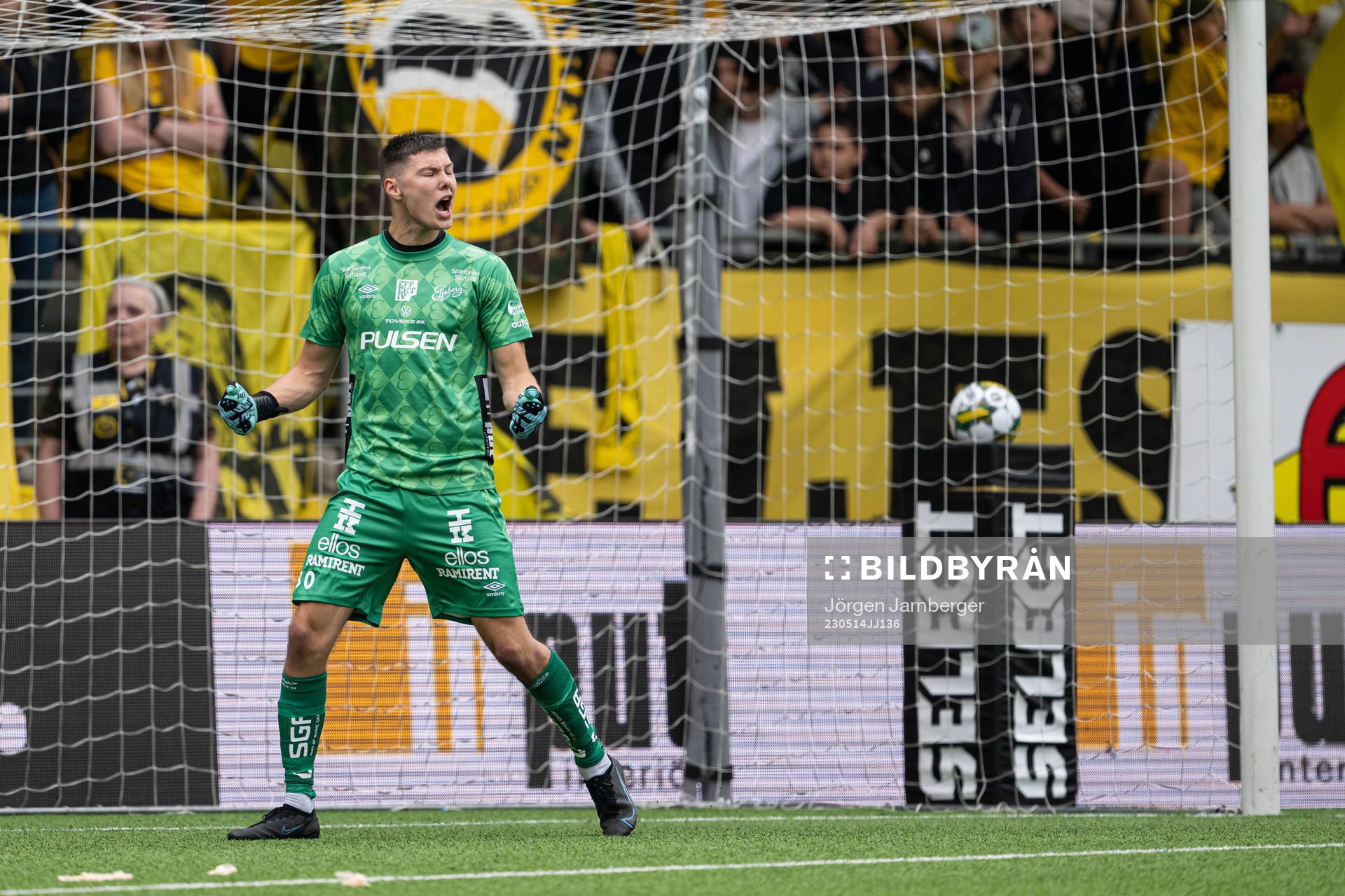 Elfsborgs målvakt Hakon Valdimarsson jublar