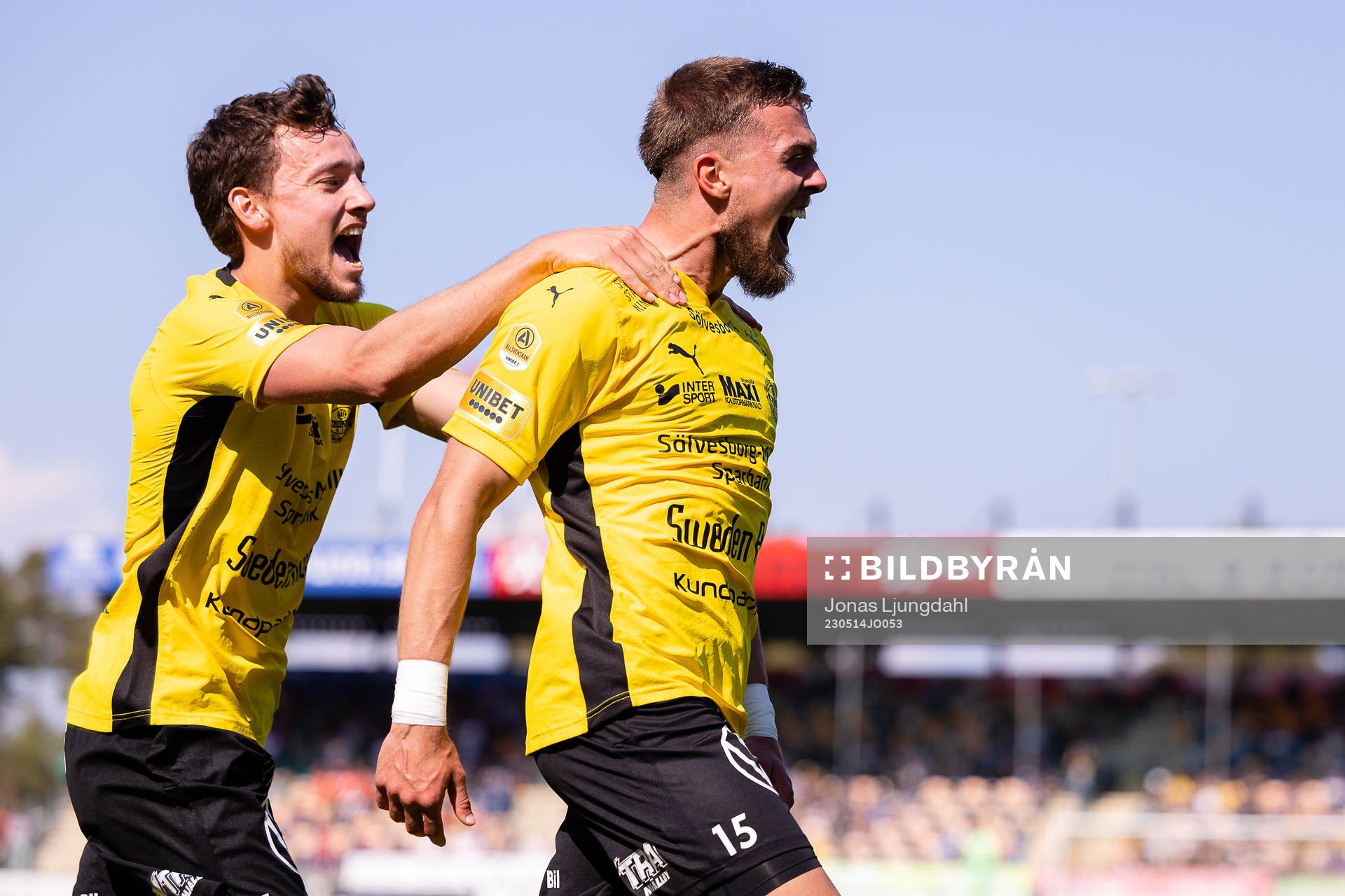 Mjällbys Colin Rösler och Ivan Kricak jublar