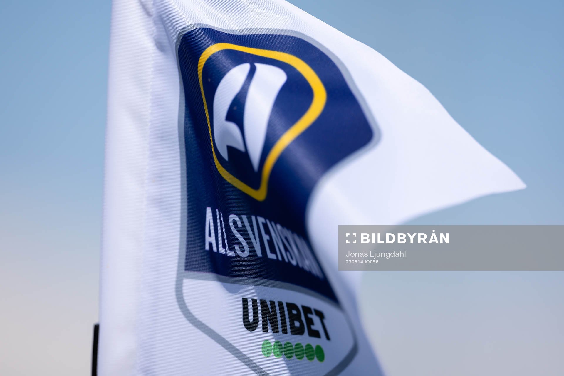Hörnflagga med Allsvenskans och Unibets logo före fotbollsmatchen i Allsvenskan mellan Mjällby och Sirius den 14 maj 2023 i Hällevik. 