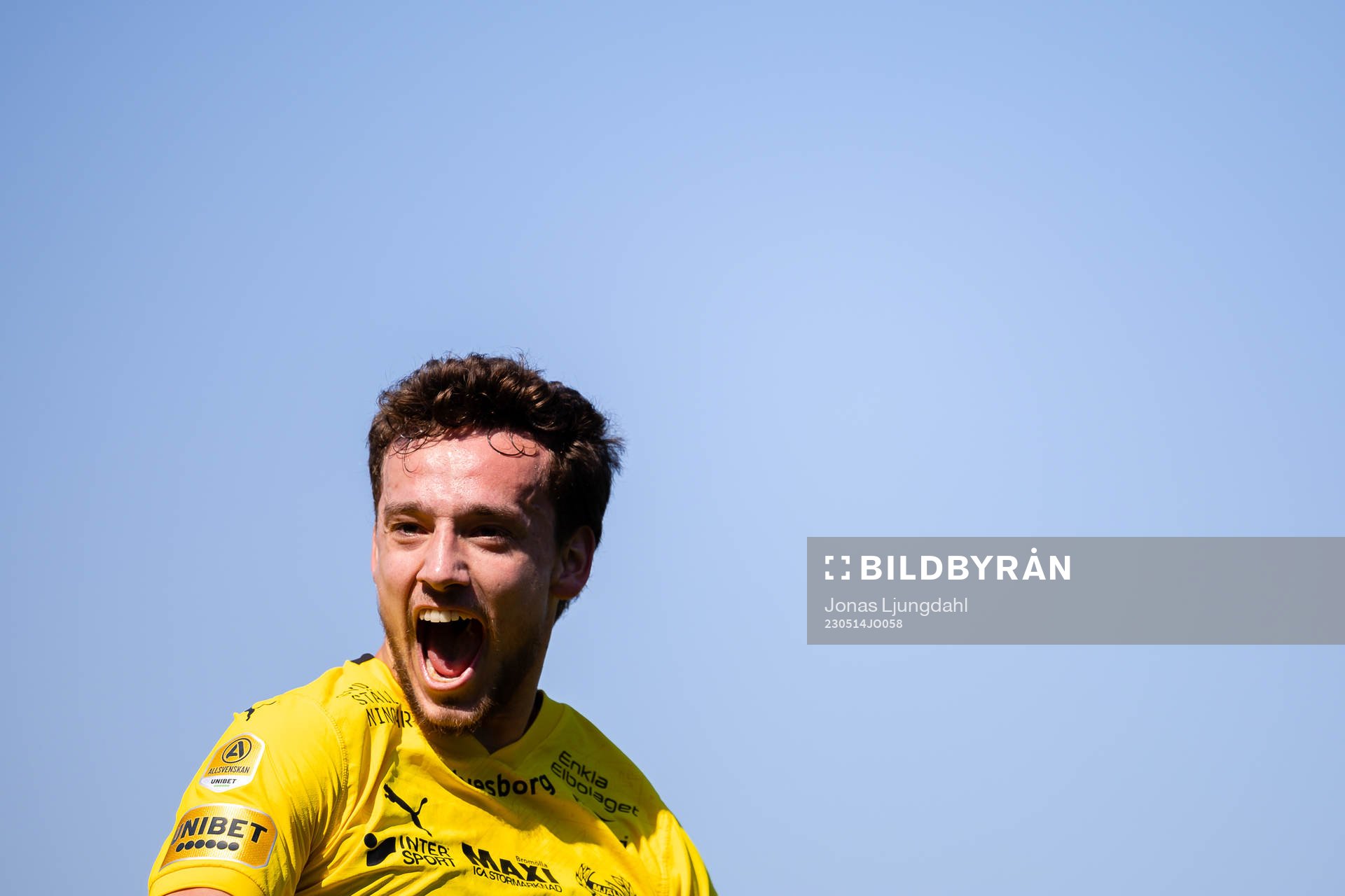 Mjällbys Colin Rösler jublar efter sitt 3-0 mål under fotbollsmatchen i Allsvenskan mellan Mjällby och Sirius den 14 maj 2023 i Hällevik. 