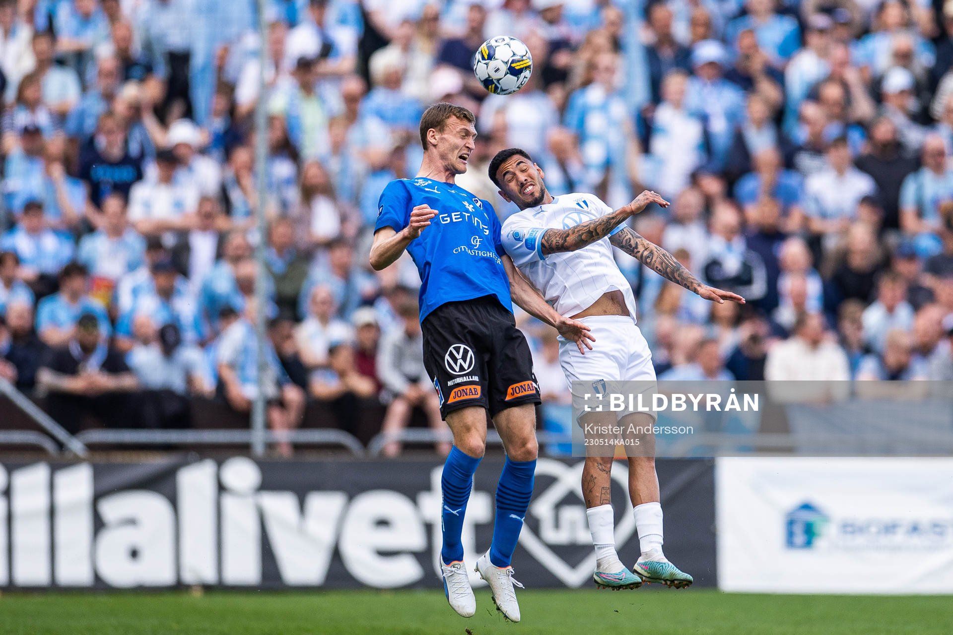 Halmstads Viktor Granath och Malmö FFs Sergio Pena