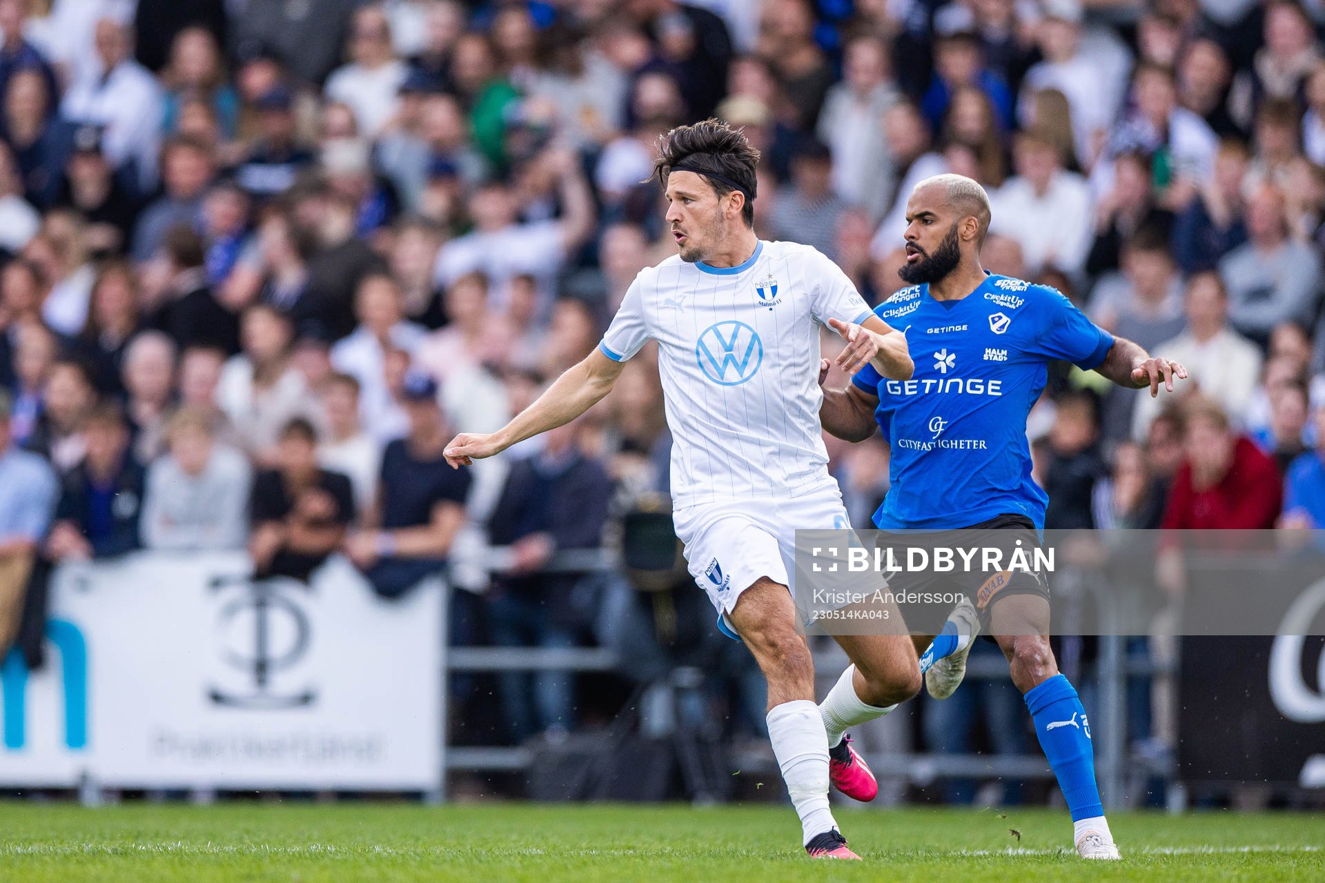Malmö FFs Stefano Vecchia och Halmstads Phil Ofosu-Ayeh
