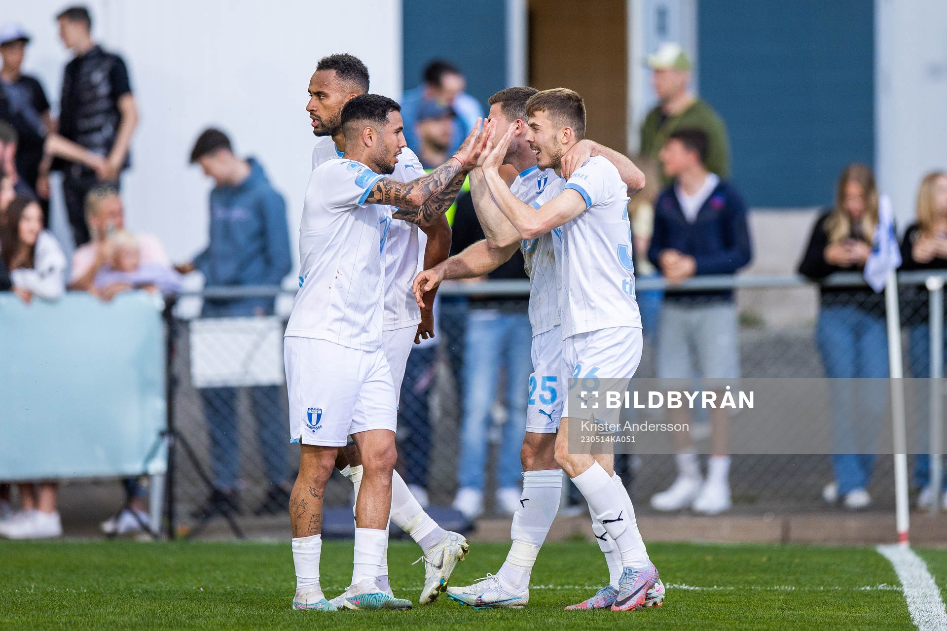 Malmö FFs Patriot Sejdiu jublar med lagkamrater