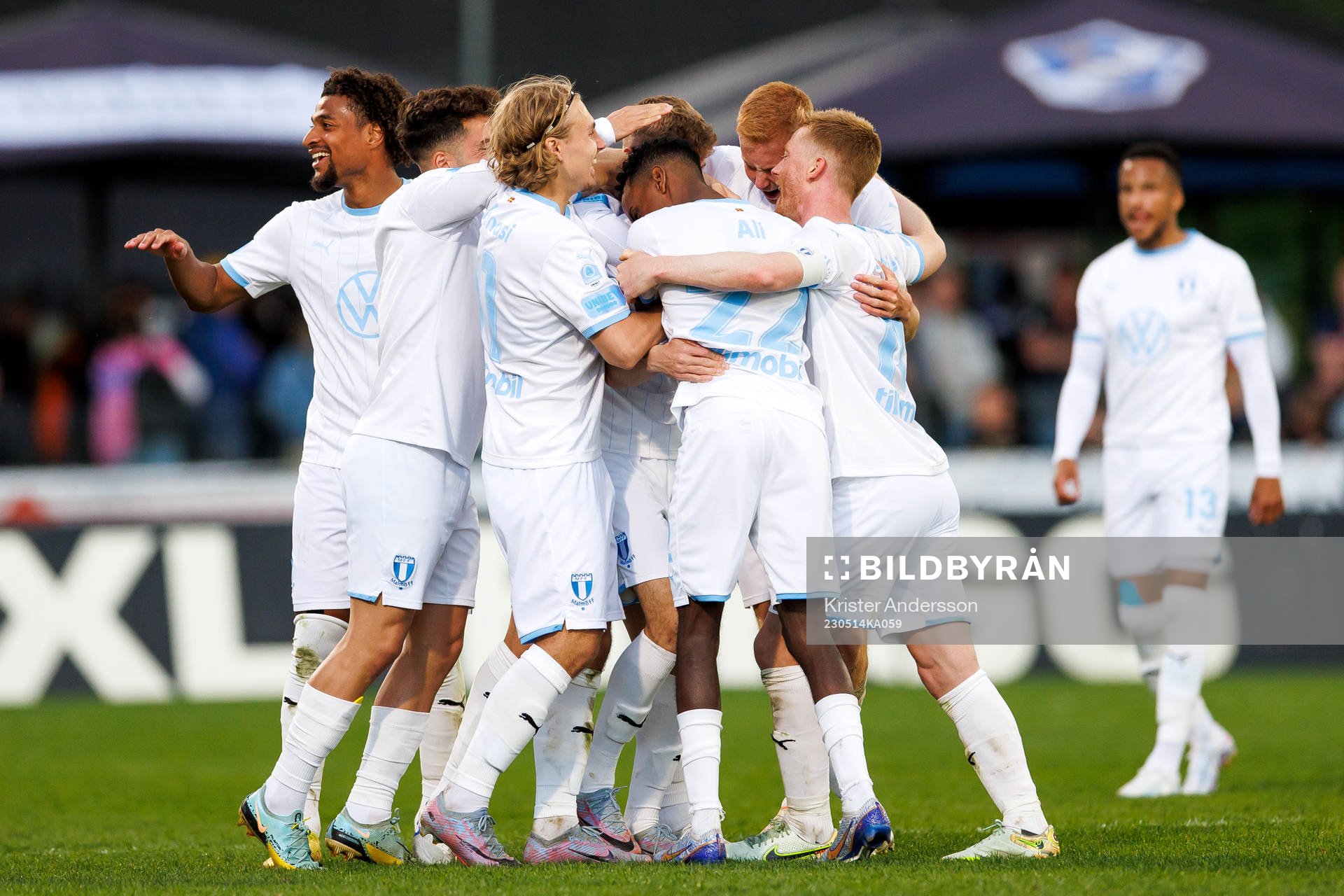 Malmö FFs spelare jublar efter fotbollsmatchen i Allsvenskan mellan Halmstad och Malmö FF den 14 maj 2023 i Halmstad. 