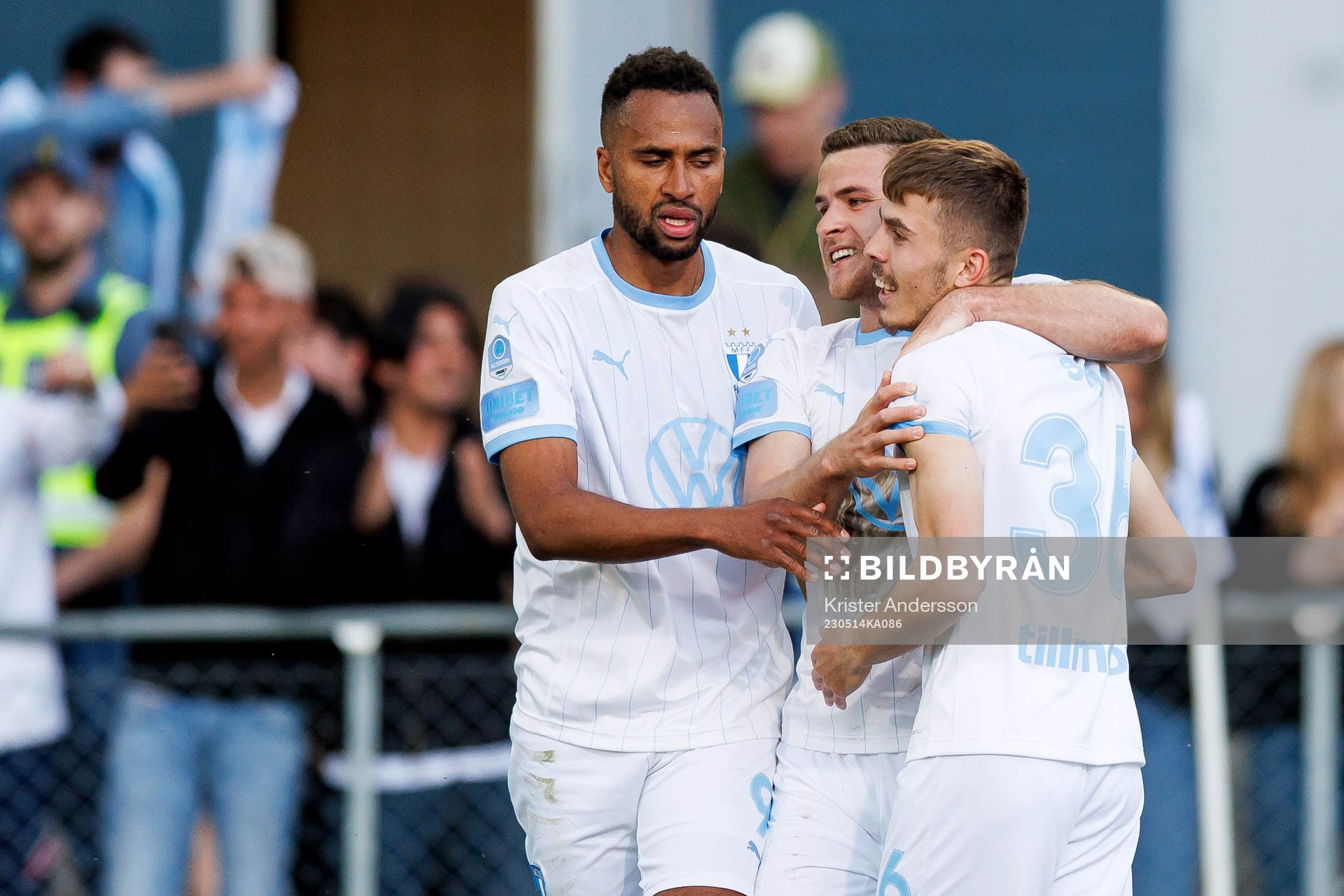 Malmö FFs Patriot Sejdiu jublar med Isaac Kiese Thelin