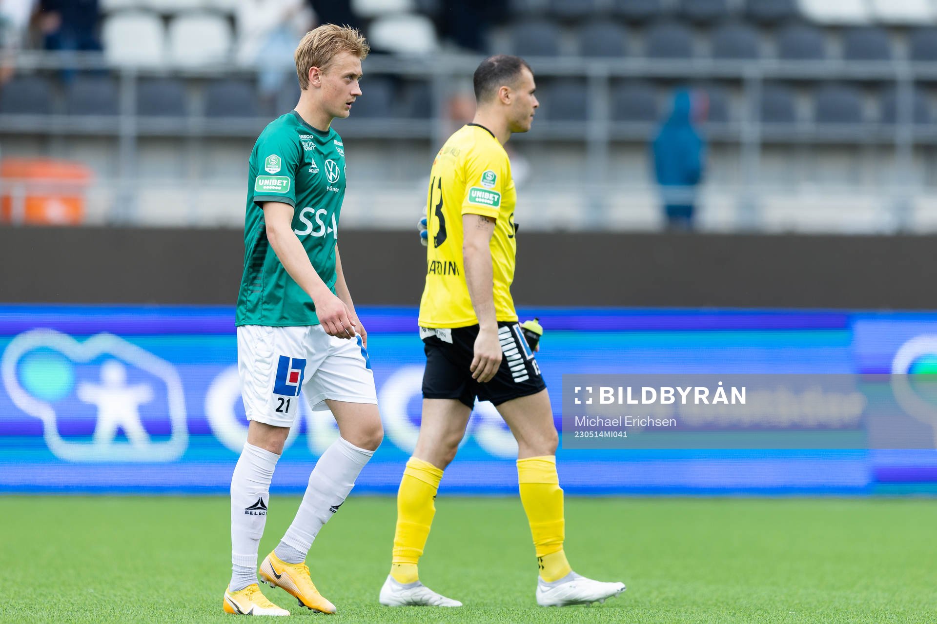 Brages Henry Sletsjøe och målvakt Andre Bernardini deppar
