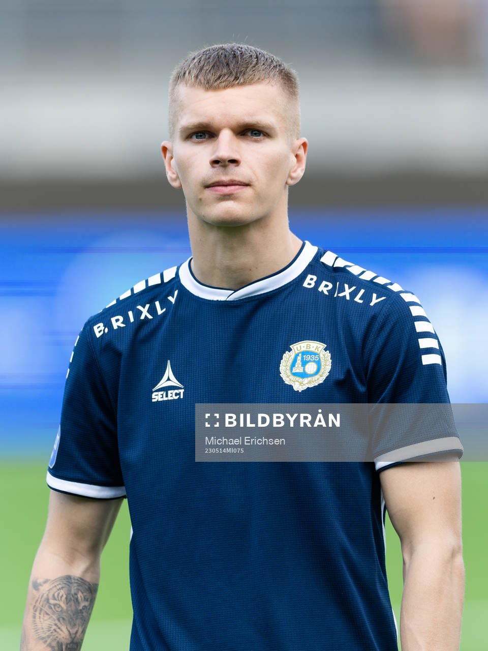 Utsiktens Lucas Hedlund på line up innan  fotbollsmatchen
