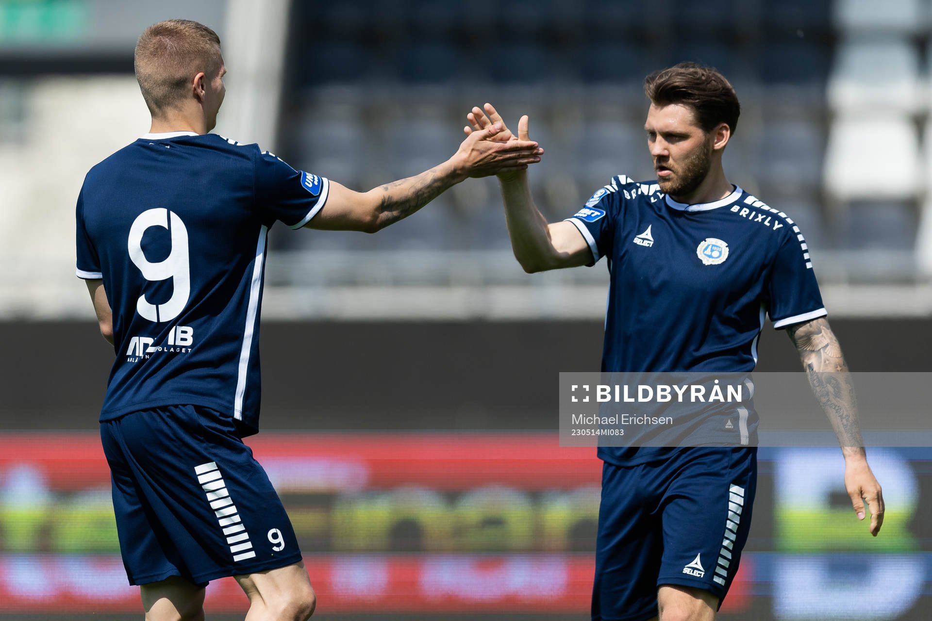 Utsiktens Lucas Hedlund jublar ihop med Karl Bohm