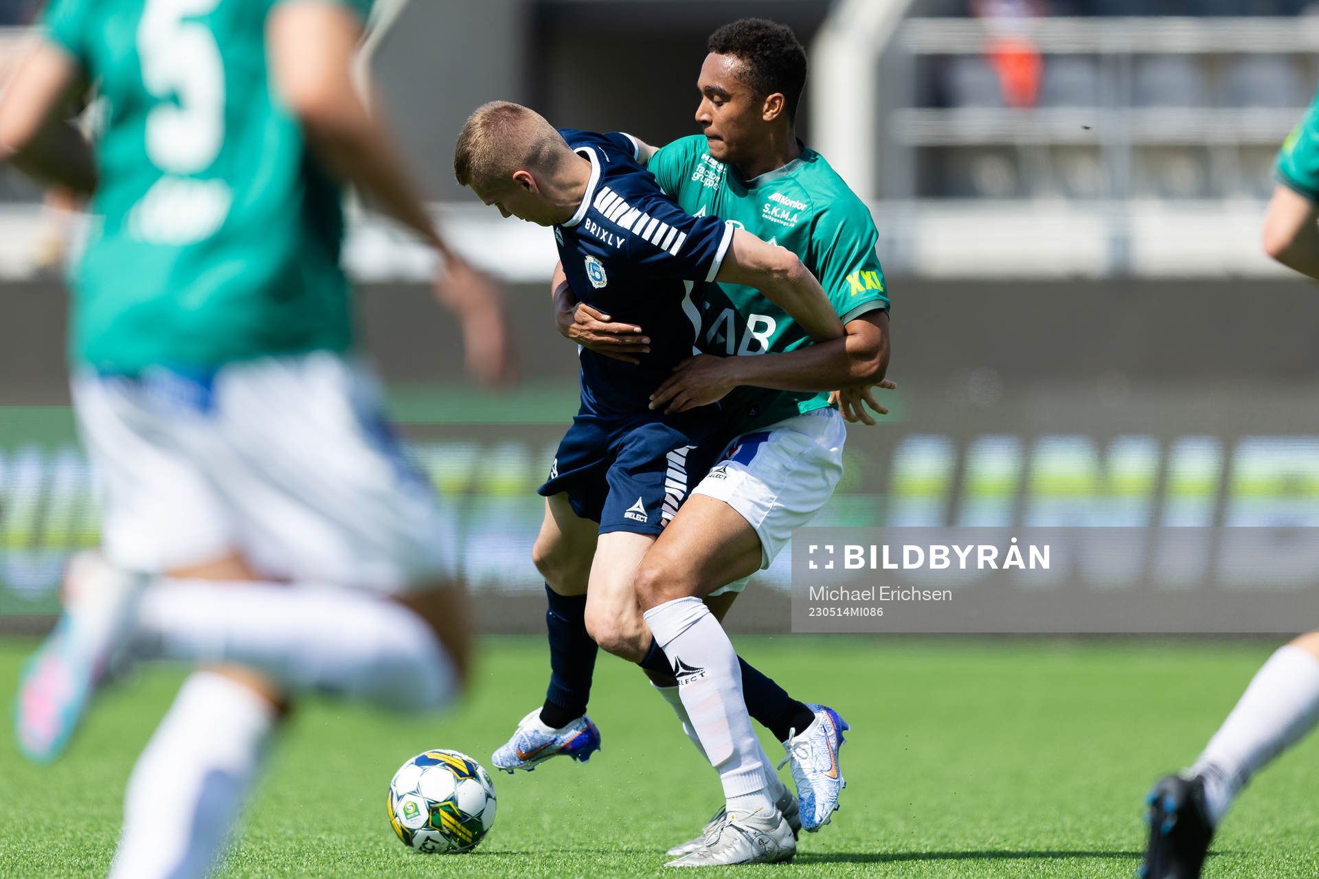 Utsiktens Lucas Hedlund och Brages Eirik Asante Gayi