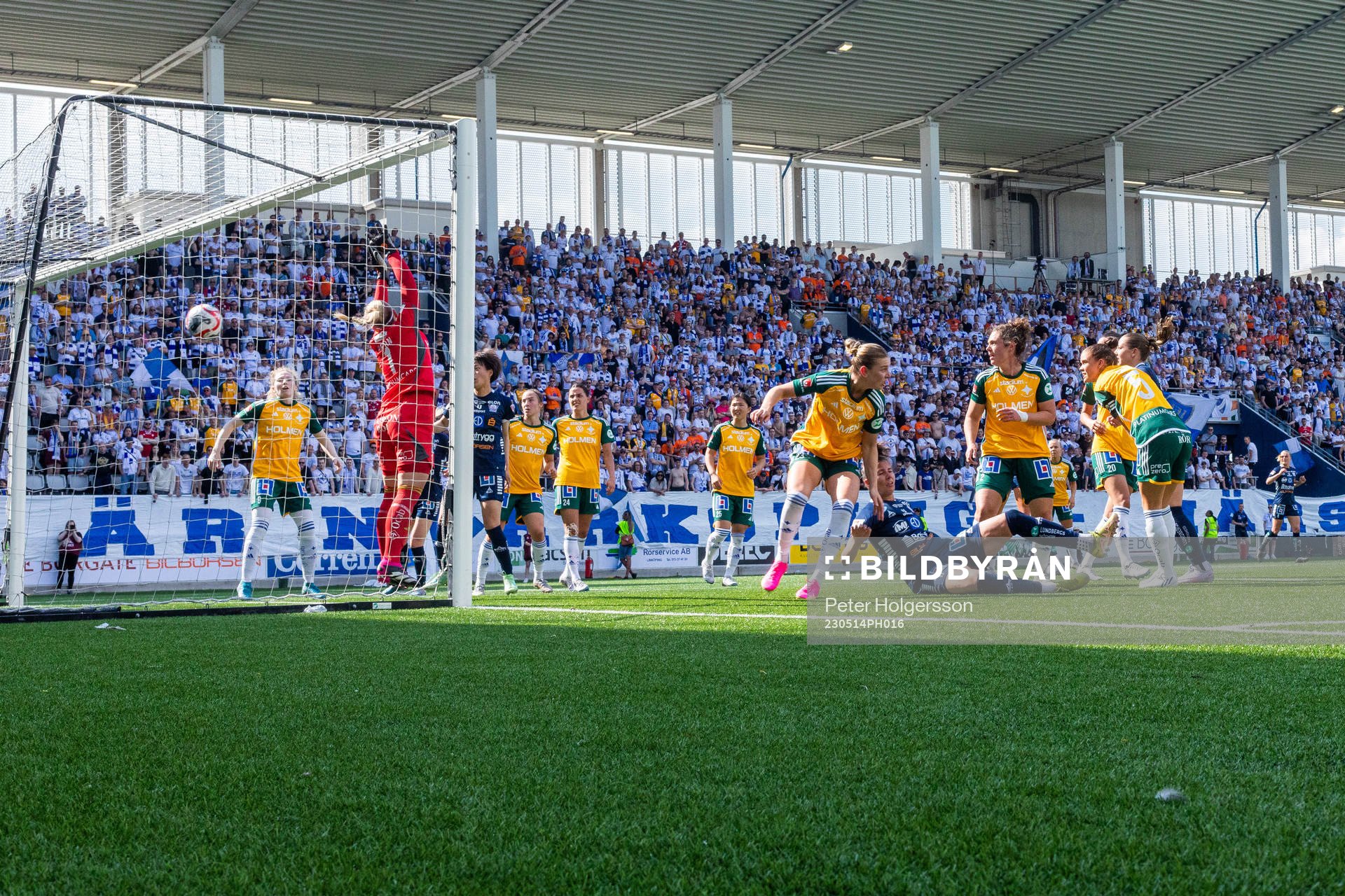 Linköpings Nellie Karlsson gör 1-0 bakom IFK Norrköpings