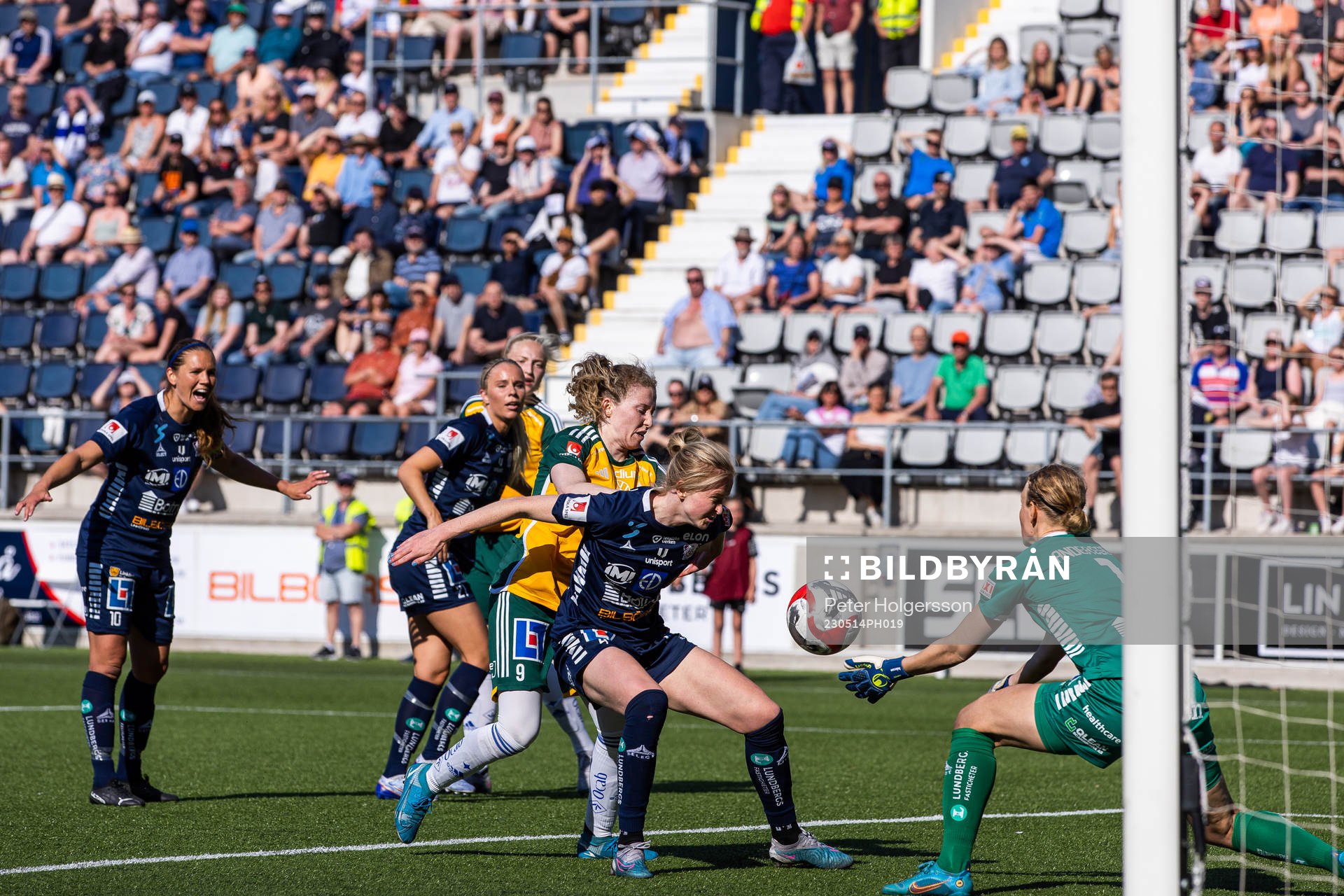 Linköpings Emma Östlund och målvakt Cajsa Andersson