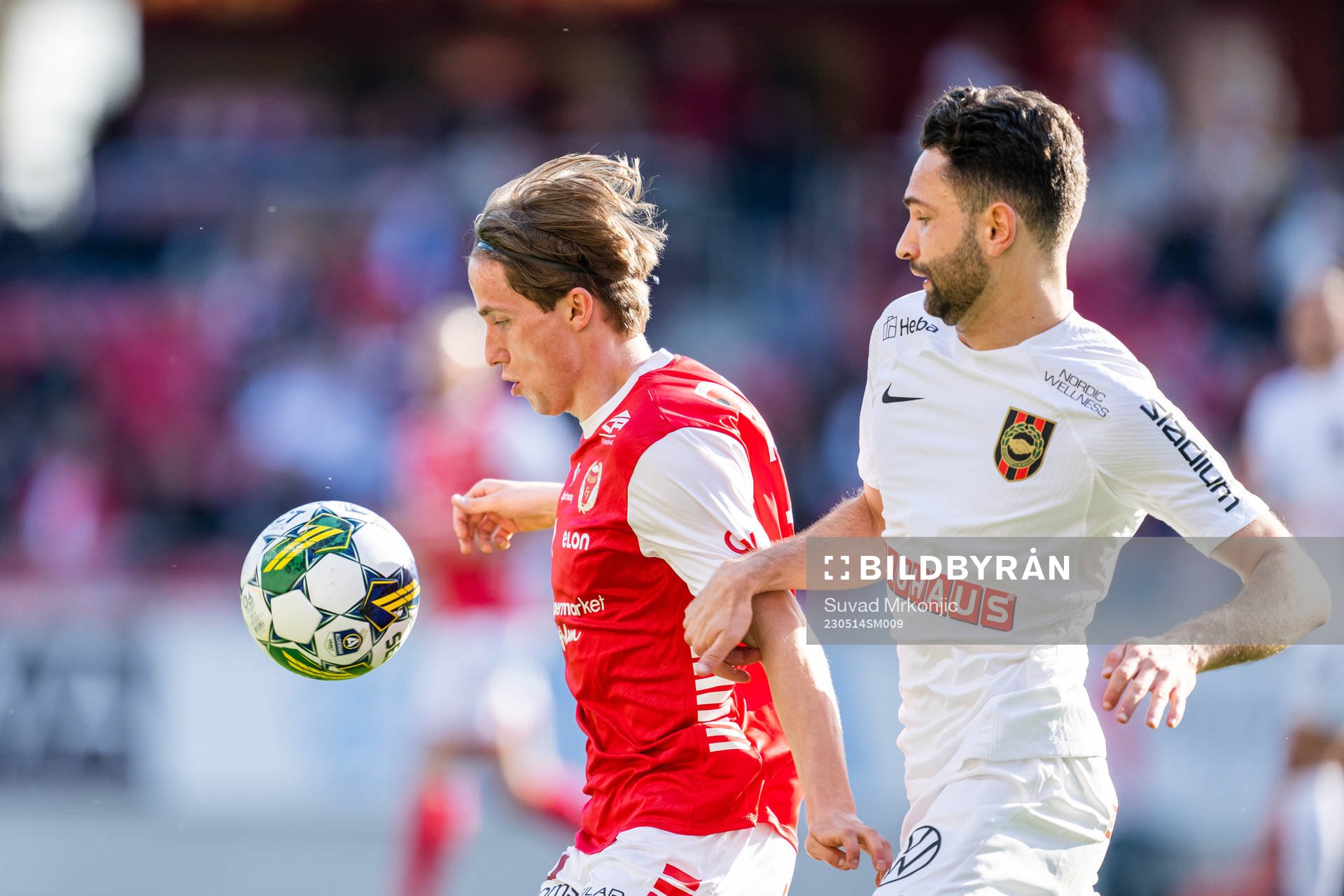 Kalmars Johan Karlsson och Brommapojkarnas Marijan Cosic under fotbollsmatchen i Allsvenskan mellan Kalmar och Brommapojkarna den 14 maj 2023 i Kalmar.