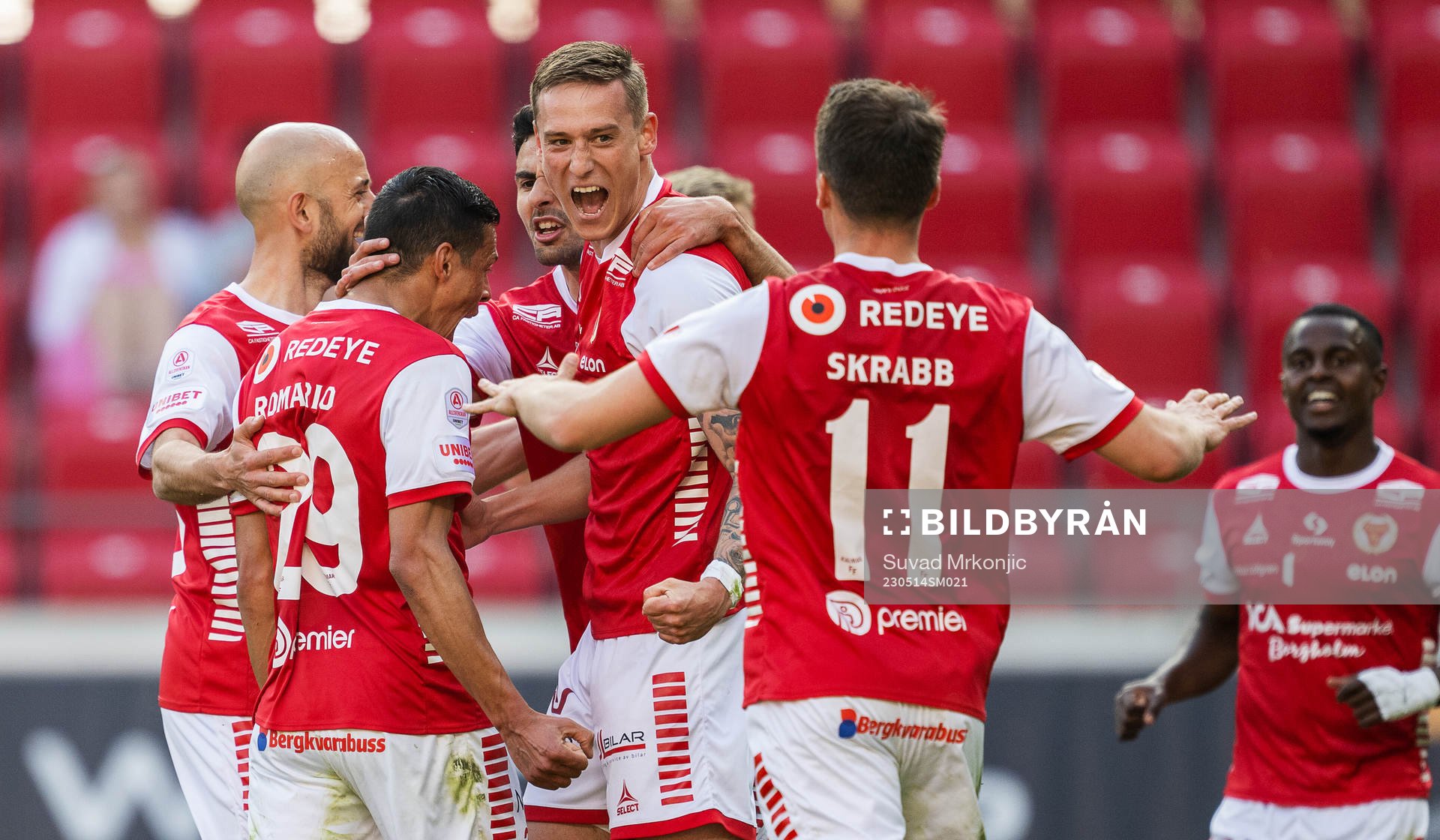 Kalmars Mileta Rajovic jublar med lagkamrater