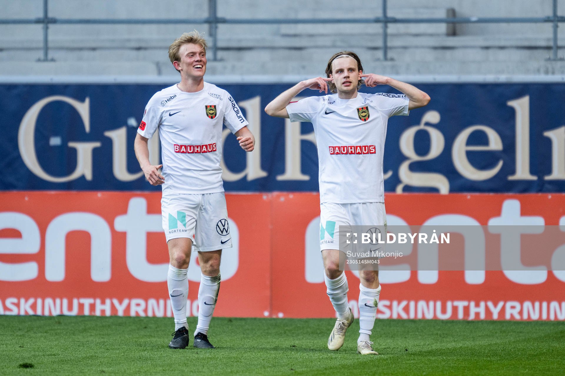 Brommapojkarnas Oscar Pettersson jublar