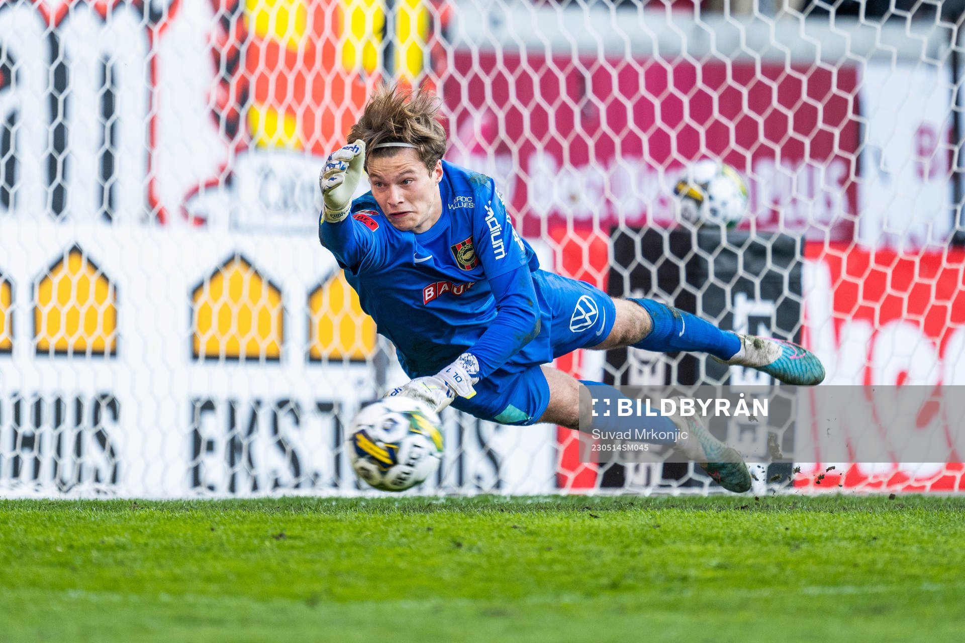 Brommapojkarnas målvakt Filip Sidklev