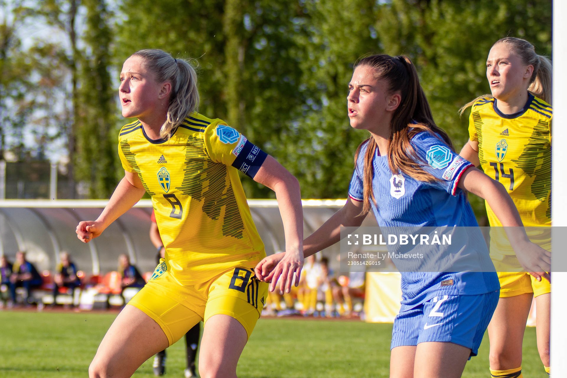 Alexandra Larsson and Ida Björnberg of Sweden with Celeste Delcroix of France during the 2023 UEFA Women's Under-17 Championship match between Sweden and France on May 14, 2023 in Tartu.