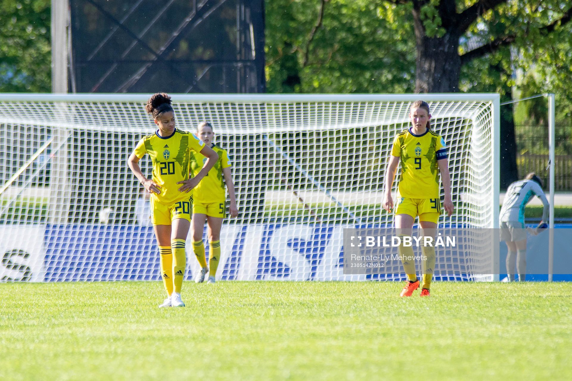 Felicia Schröder and Elsa Pelgander of Sweden looks