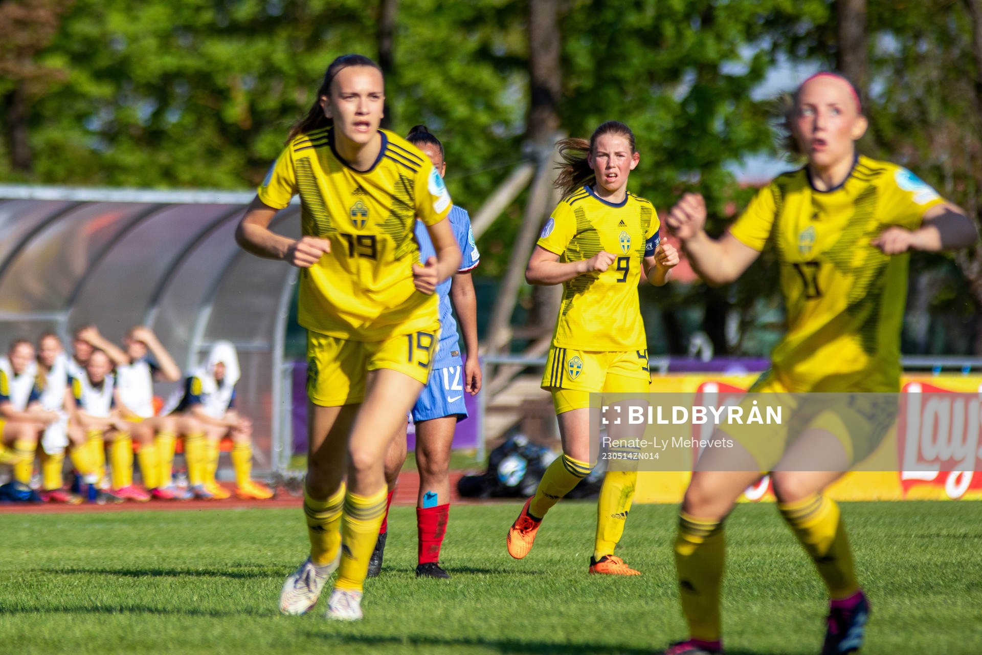 Bianca Hultbäck Nattland and Elsa Pelgander of Sweden during the 2023 UEFA Women's Under-17 Championship match between Sweden and France on May 14, 2023 in Tartu.