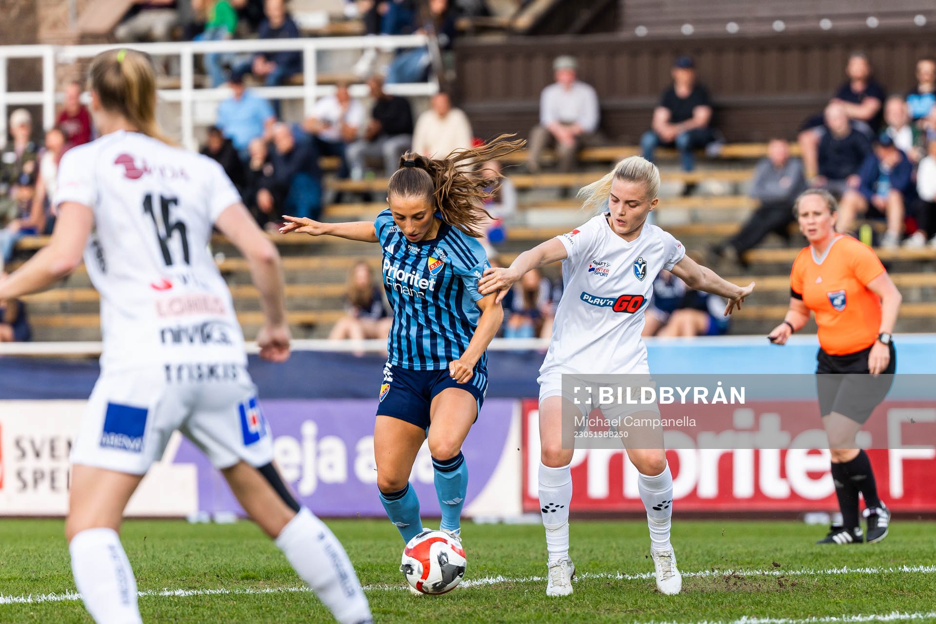 Djurgårdens Tilde Lindwall och Växjö DFFs Olivia Mattsson