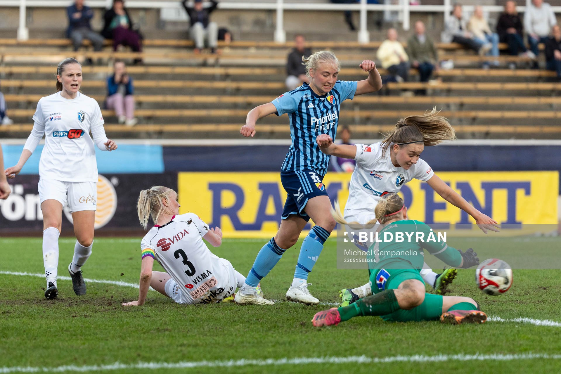 Djurgårdens Stinalisa Johansson mot Växjö DFFs Emma