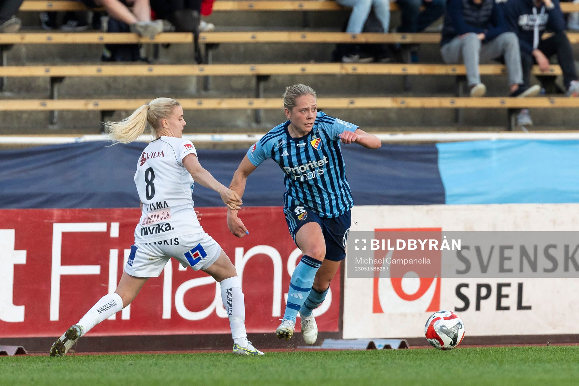 Djurgårdens Alice Bergström och Växjö DFFs Olivia
