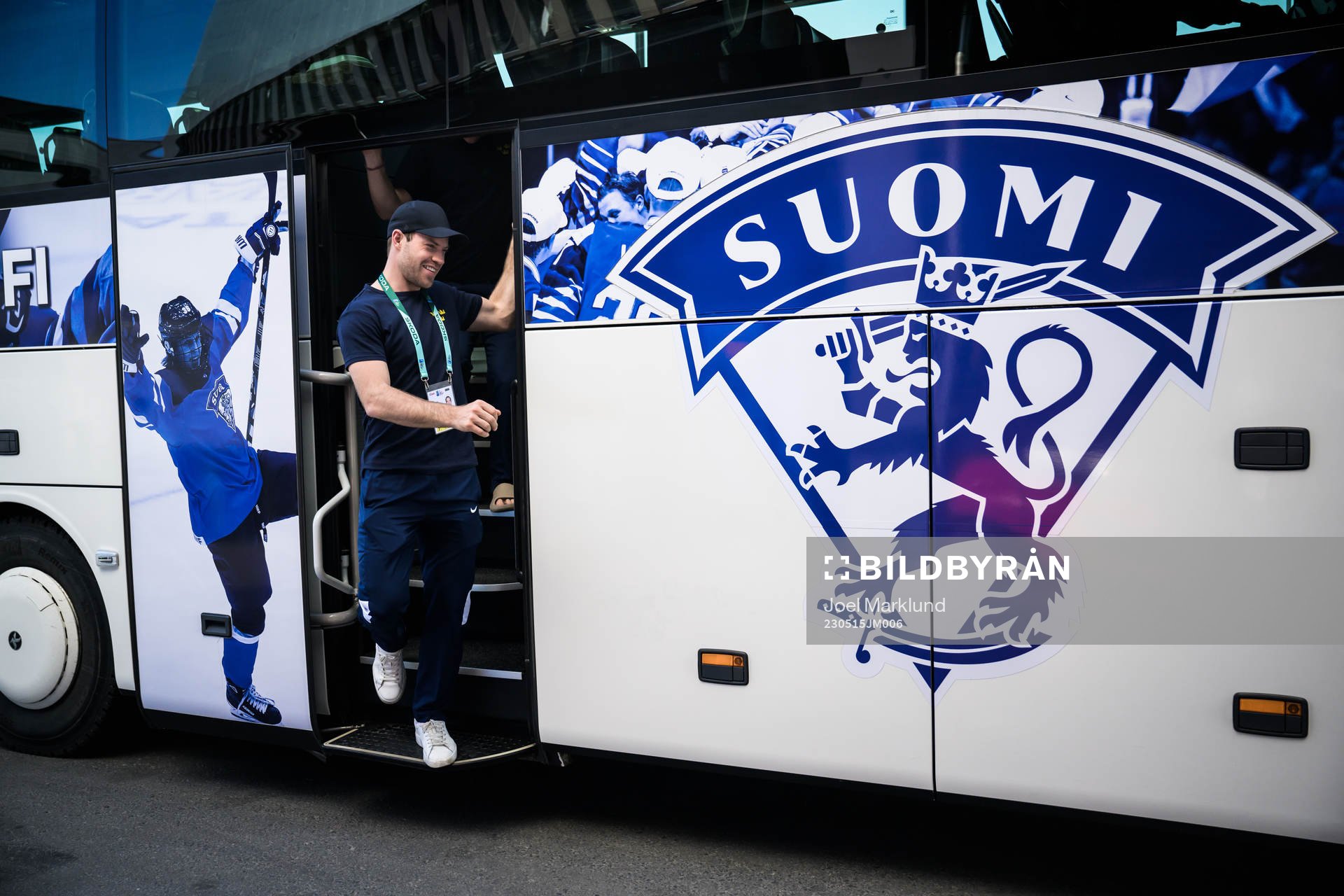 Oscar Lindberg of Sweden arrives to the arena in a Finland